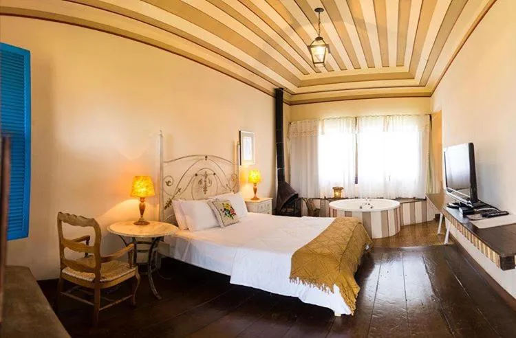 Photo of the whole room, Bed in Pousada Paço do Lavradio