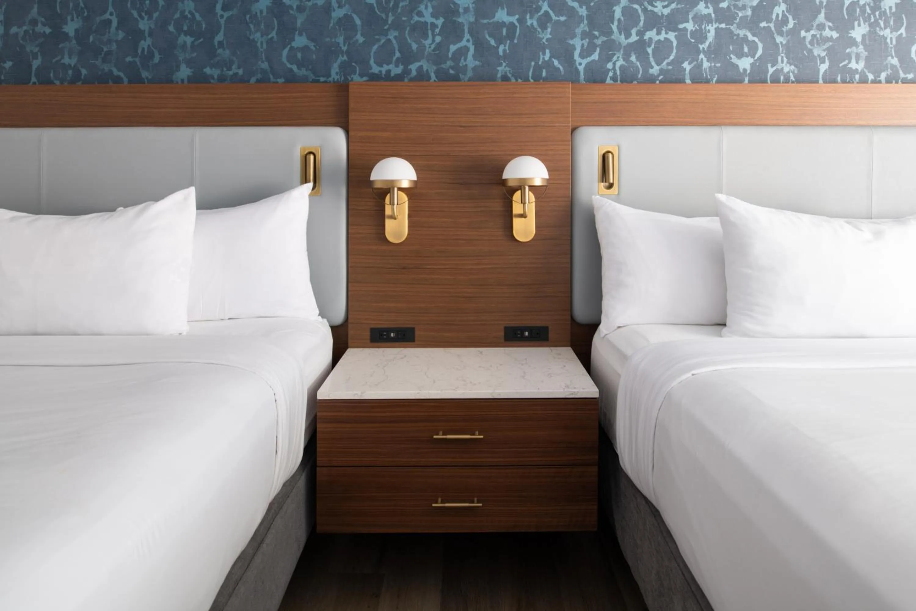 Bedroom, Bed in Red Lion Hotel Port Angeles Harbor