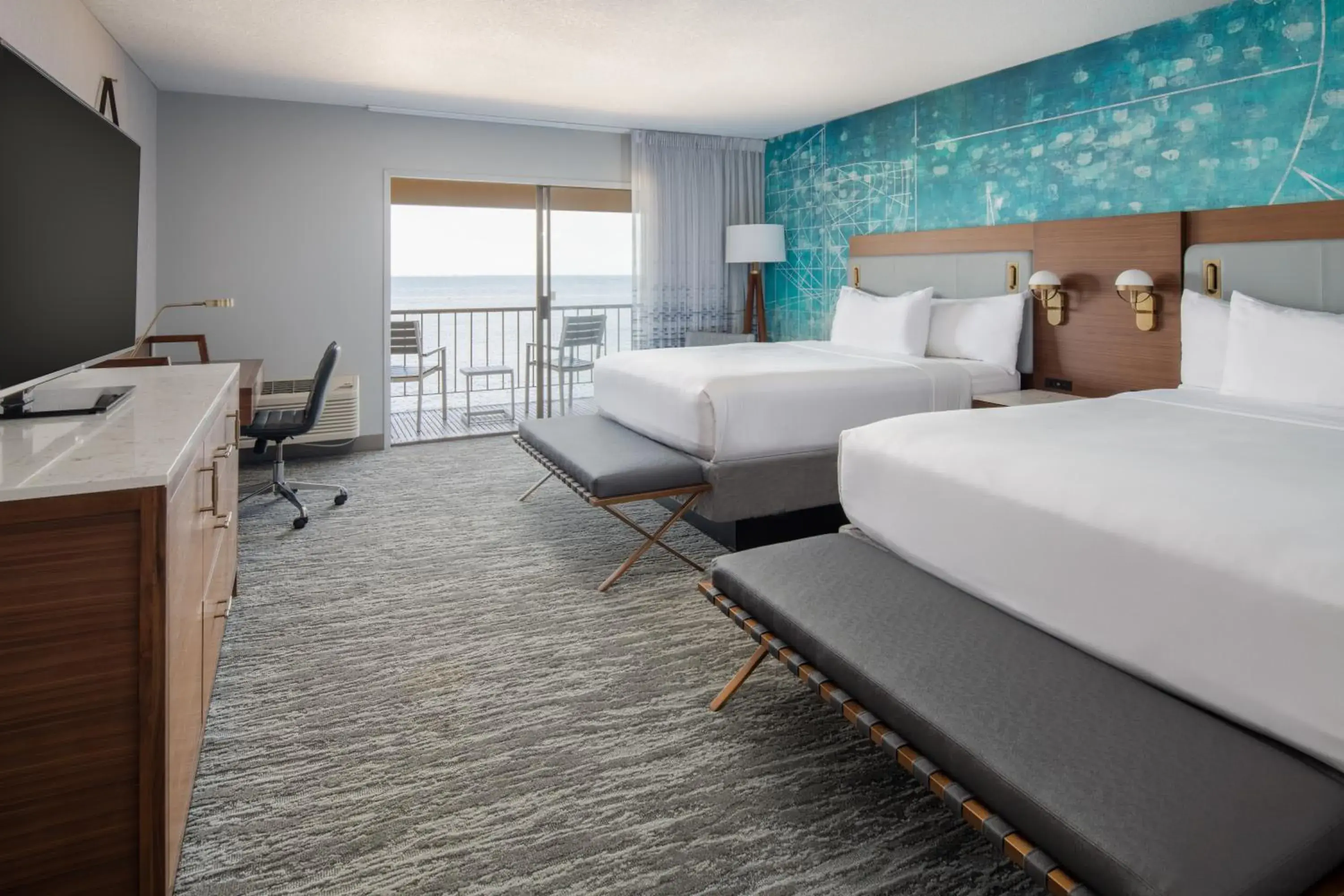 Queen Room with Two Queen Beds with Sea View in Red Lion Hotel Port Angeles Harbor Queen Room with Two Queen Beds with Sea View in Red Lion Hotel Port Angeles Harbor