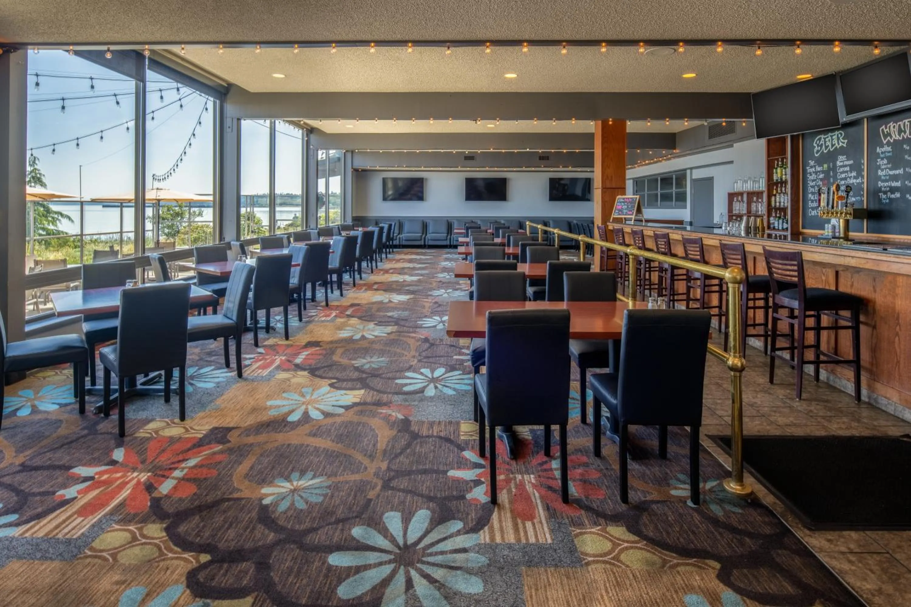 Restaurant/places to eat in Red Lion Hotel Port Angeles Harbor