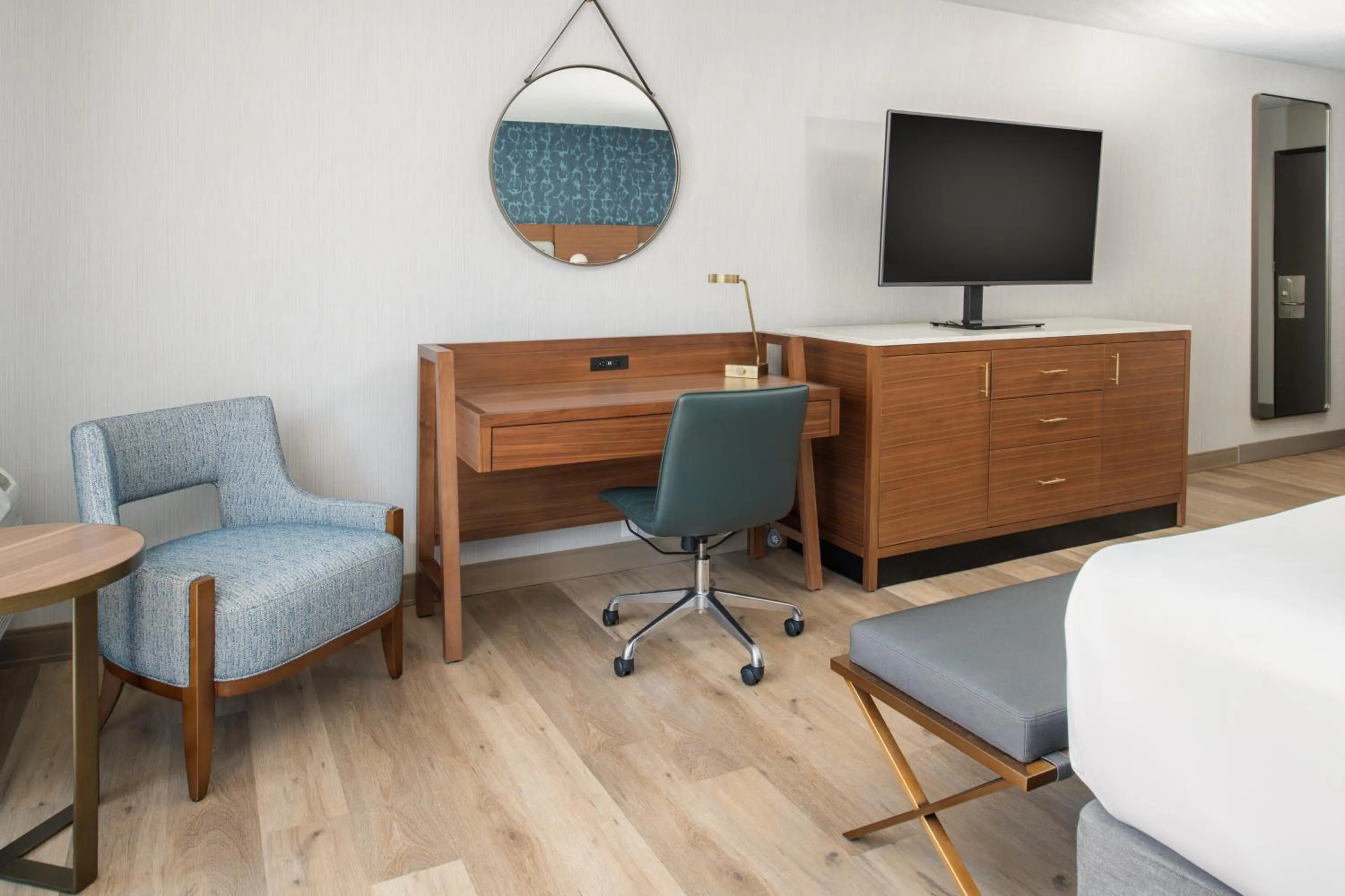 Bedroom in Red Lion Hotel Port Angeles Harbor