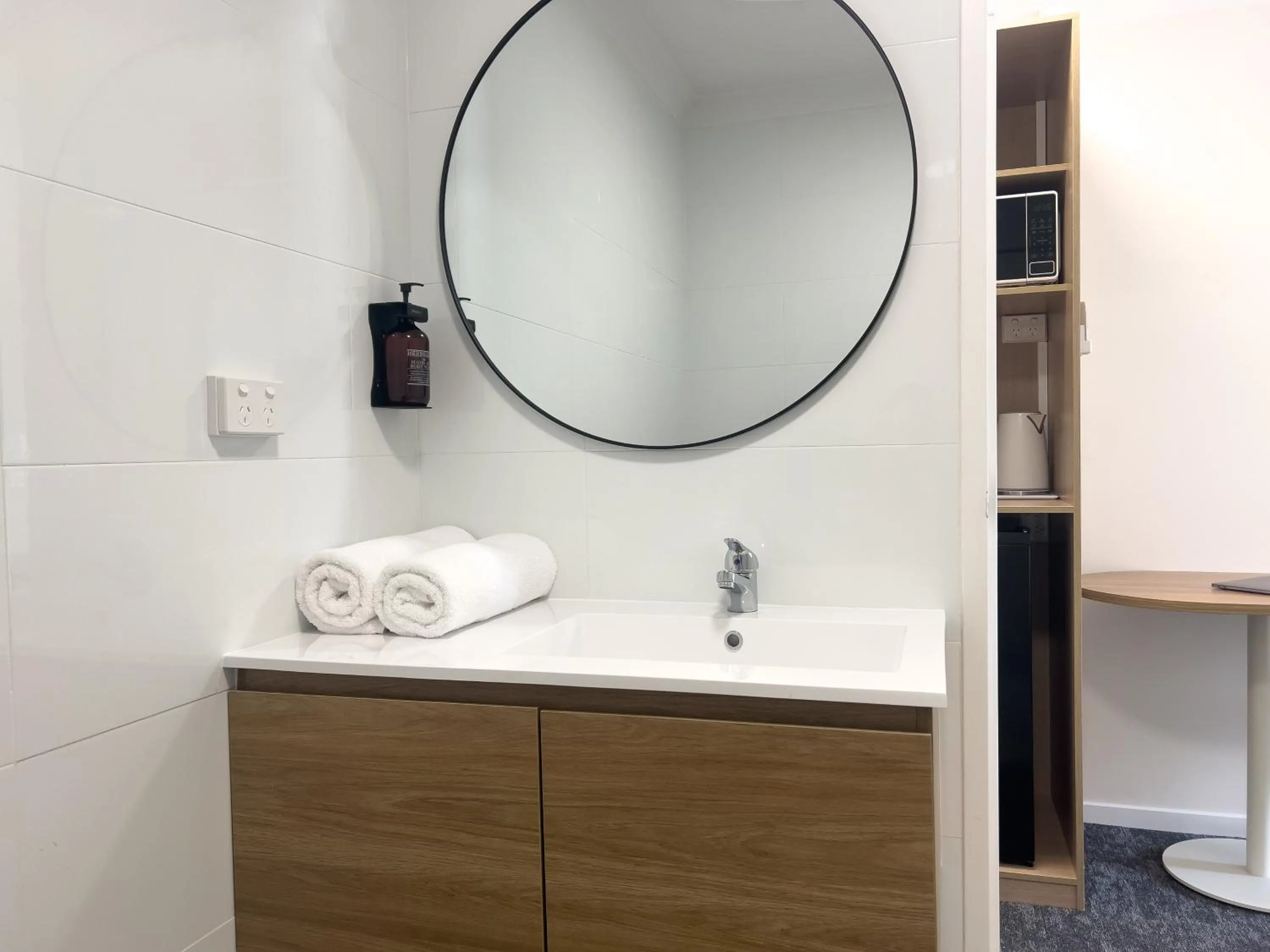 Bathroom in The Phoenix Artesian Spa Resort and Accommodation