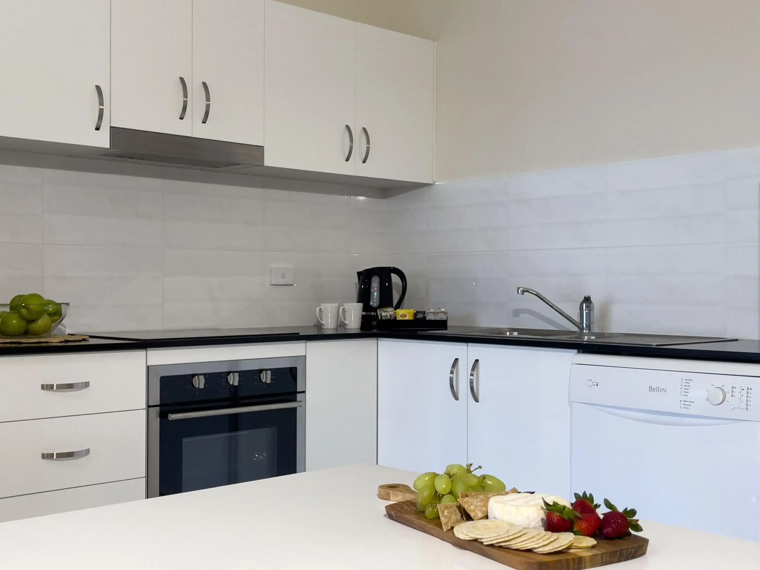 1-Bedroom Apartment, 1 Queen in The Phoenix Artesian Spa Resort and Accommodation 1-Bedroom Apartment, 1 Queen in The Phoenix Artesian Spa Resort and Accommodation