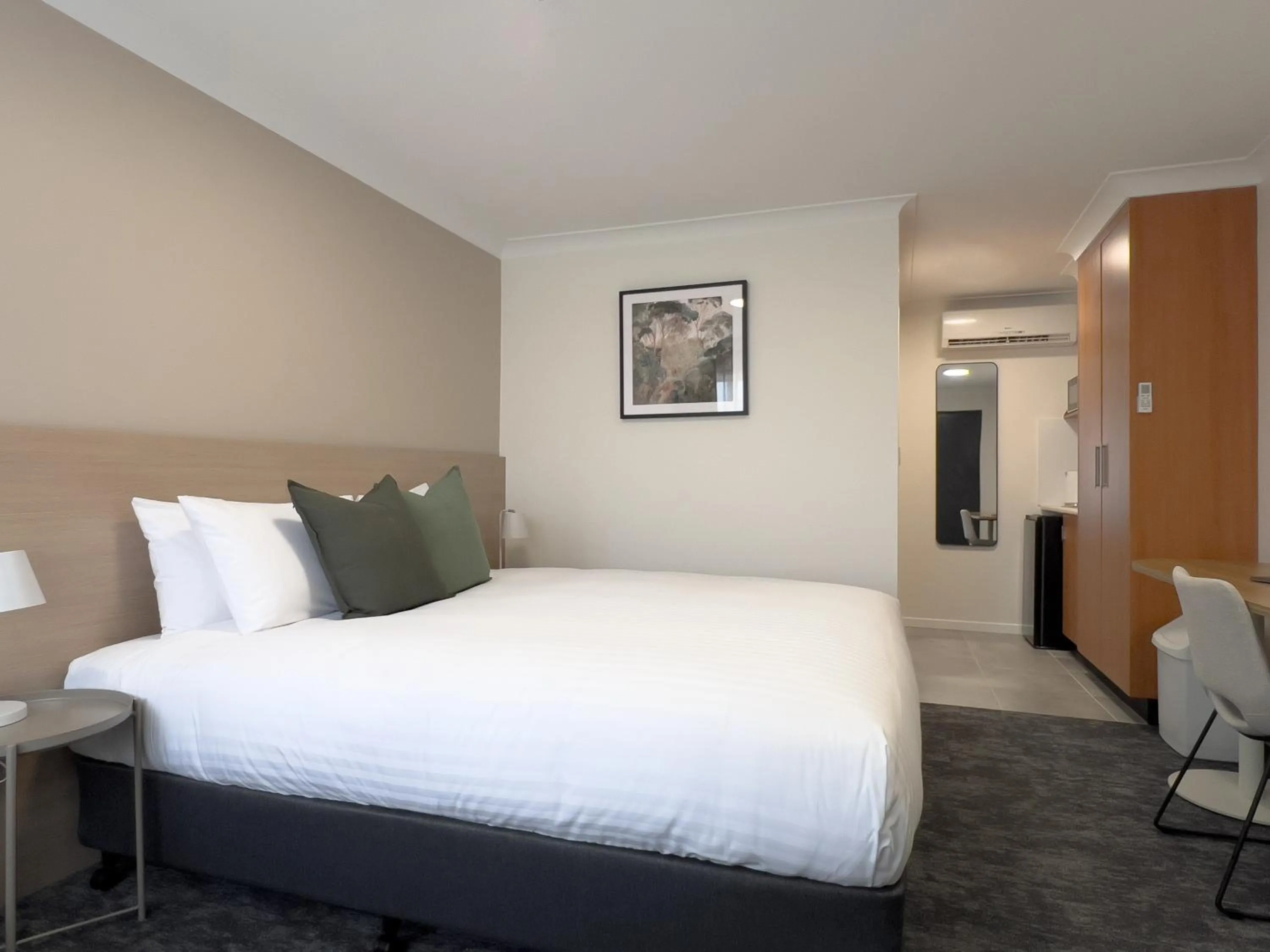 Executive Plus King Room in The Phoenix Artesian Spa Resort and Accommodation