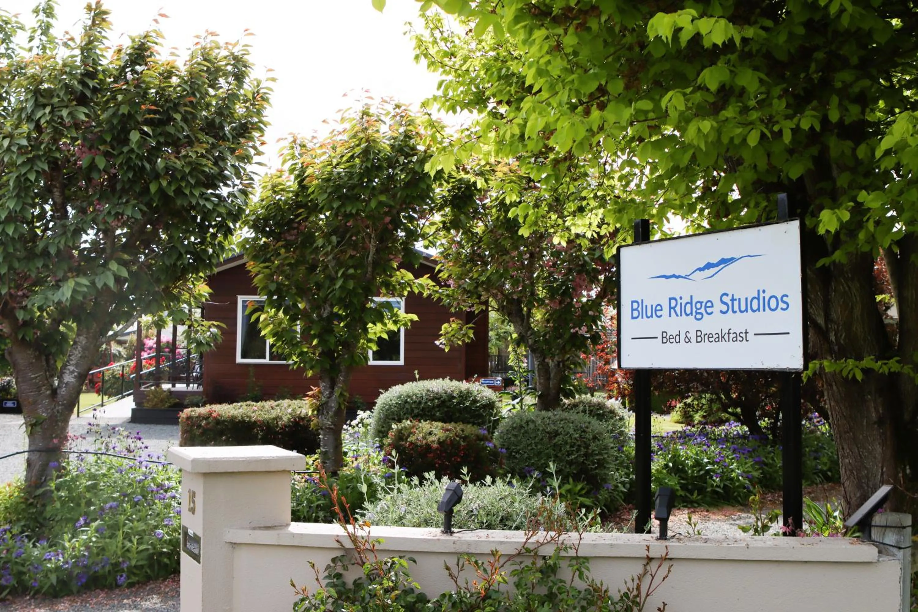 Lobby or reception in Blue Ridge Studios and Bed & Breakfast