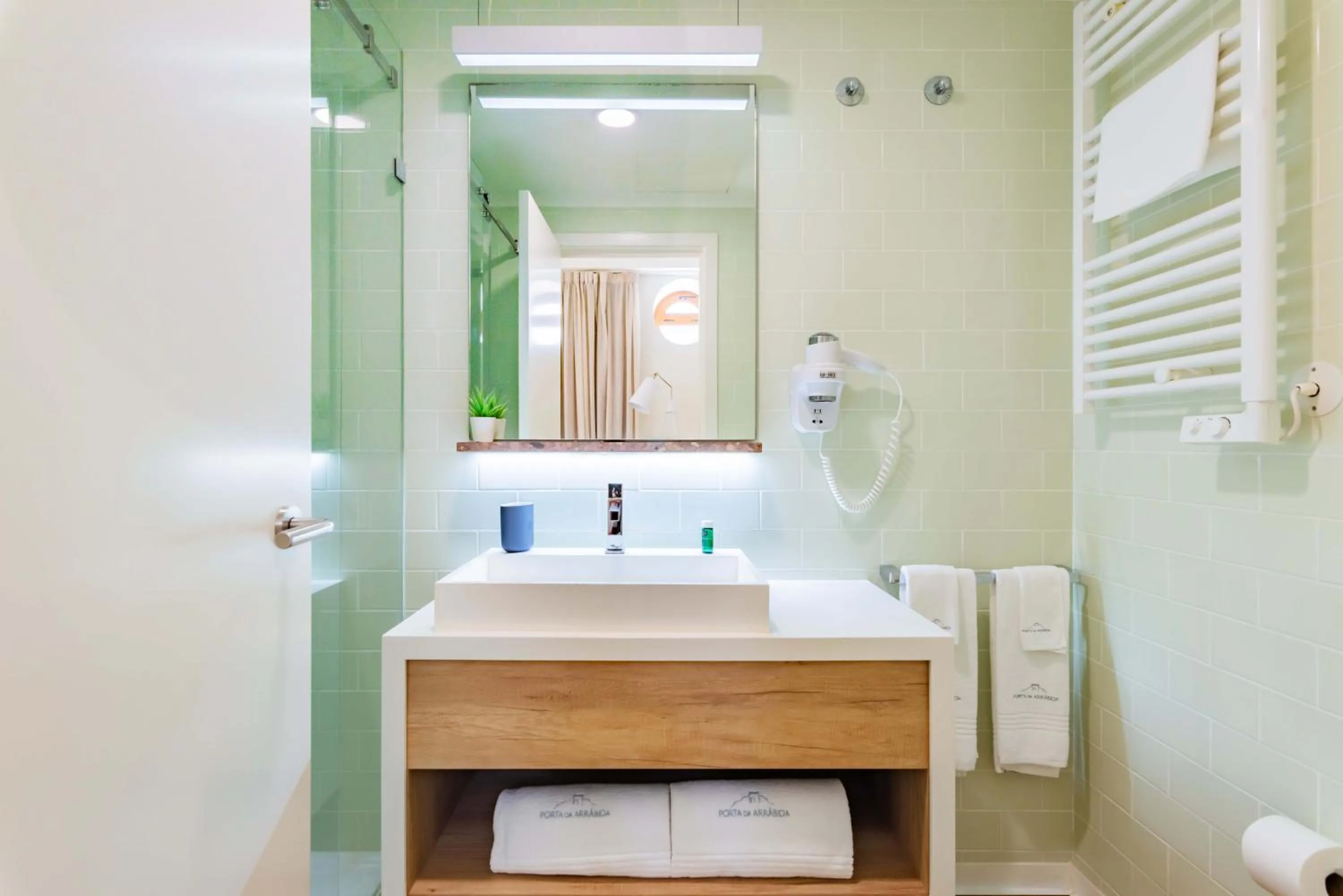 Toilet in Porta da Arrábida Suites