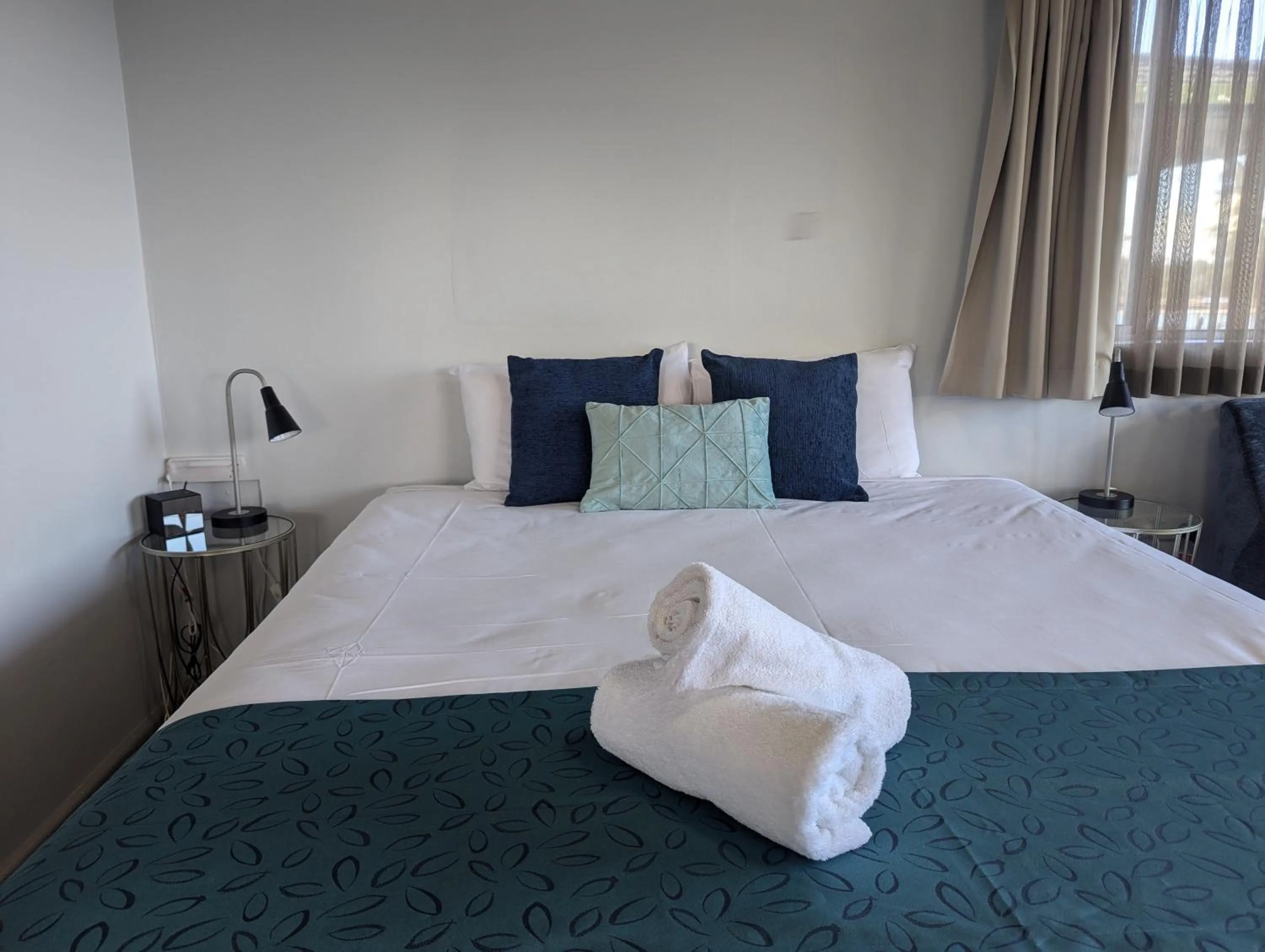 Bed in Haven Waters Motel & Apartments