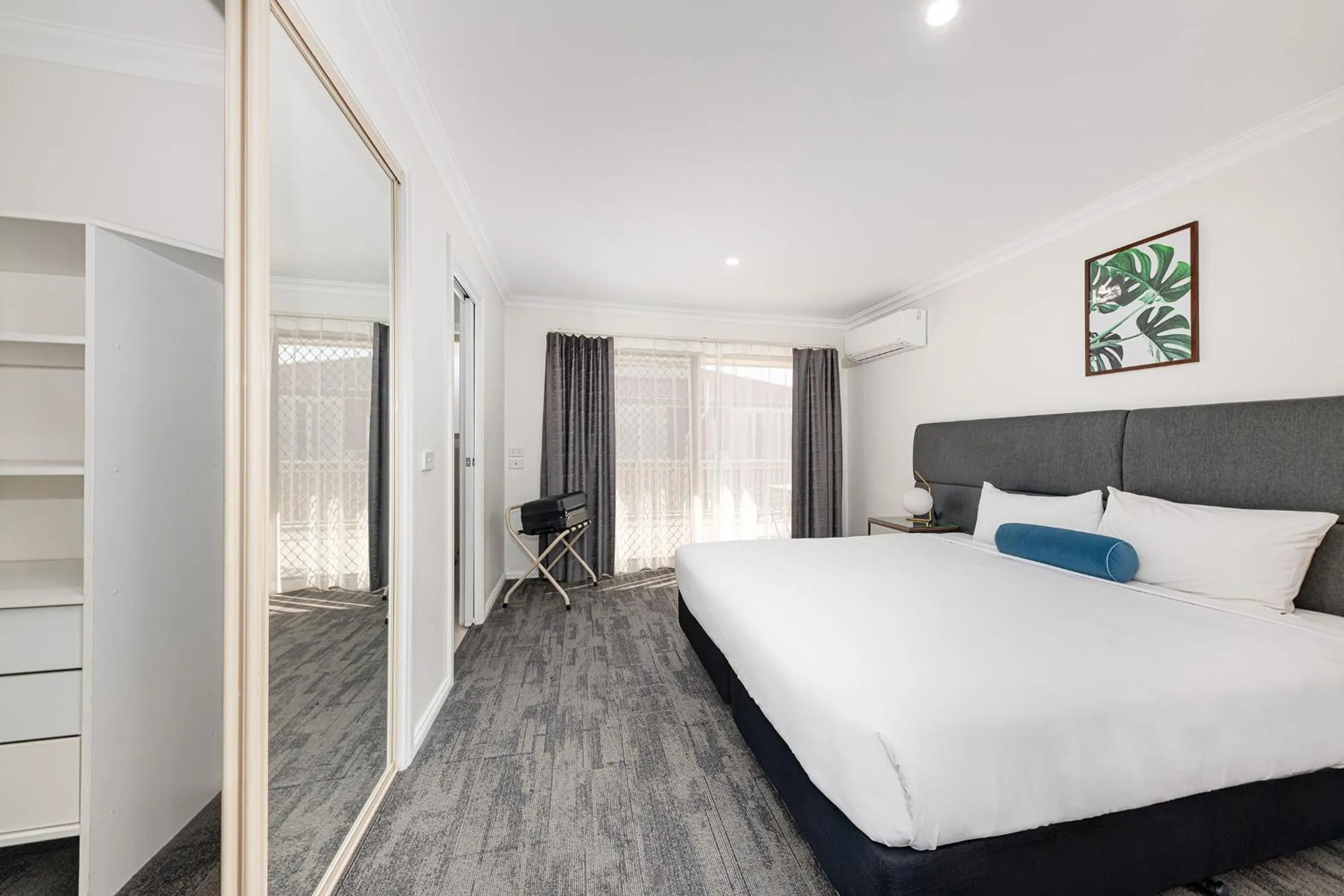 Bedroom, Bed in Littomore Suites Bathurst