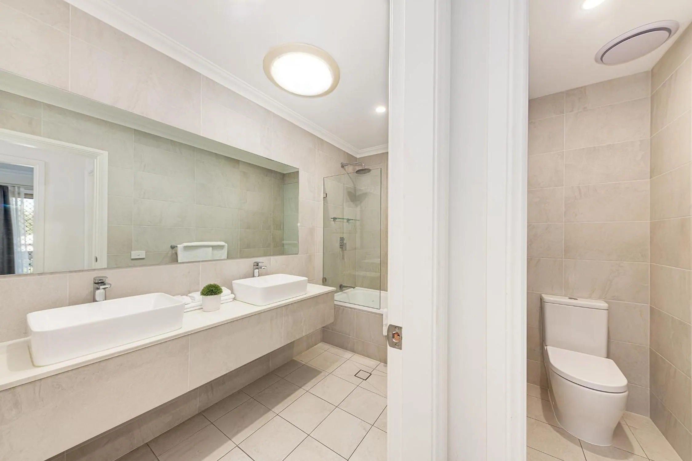 Bathroom in Littomore Suites Bathurst