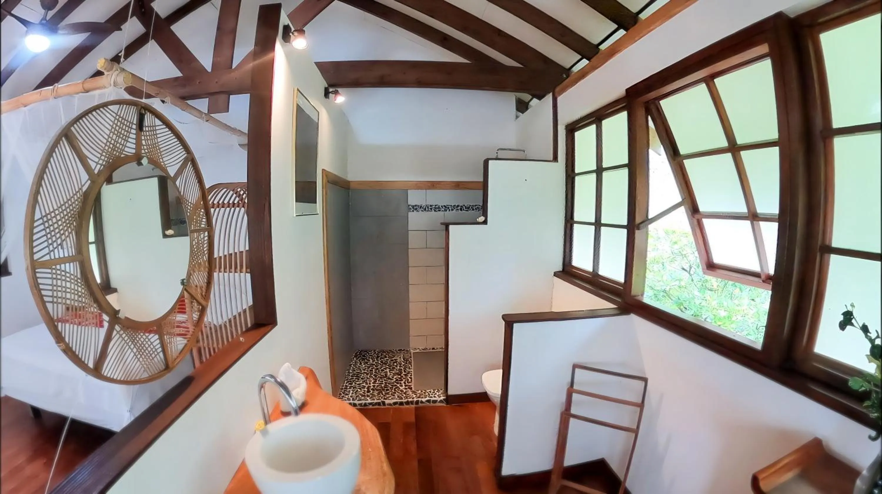 Bathroom in Fare Oviri Lodge