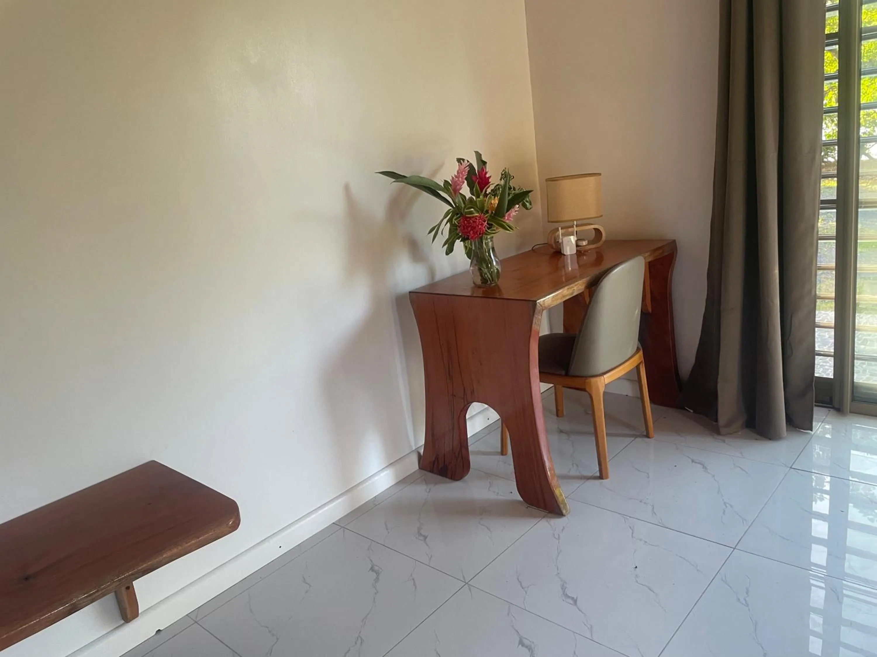 Seating area in Fare Oviri Lodge