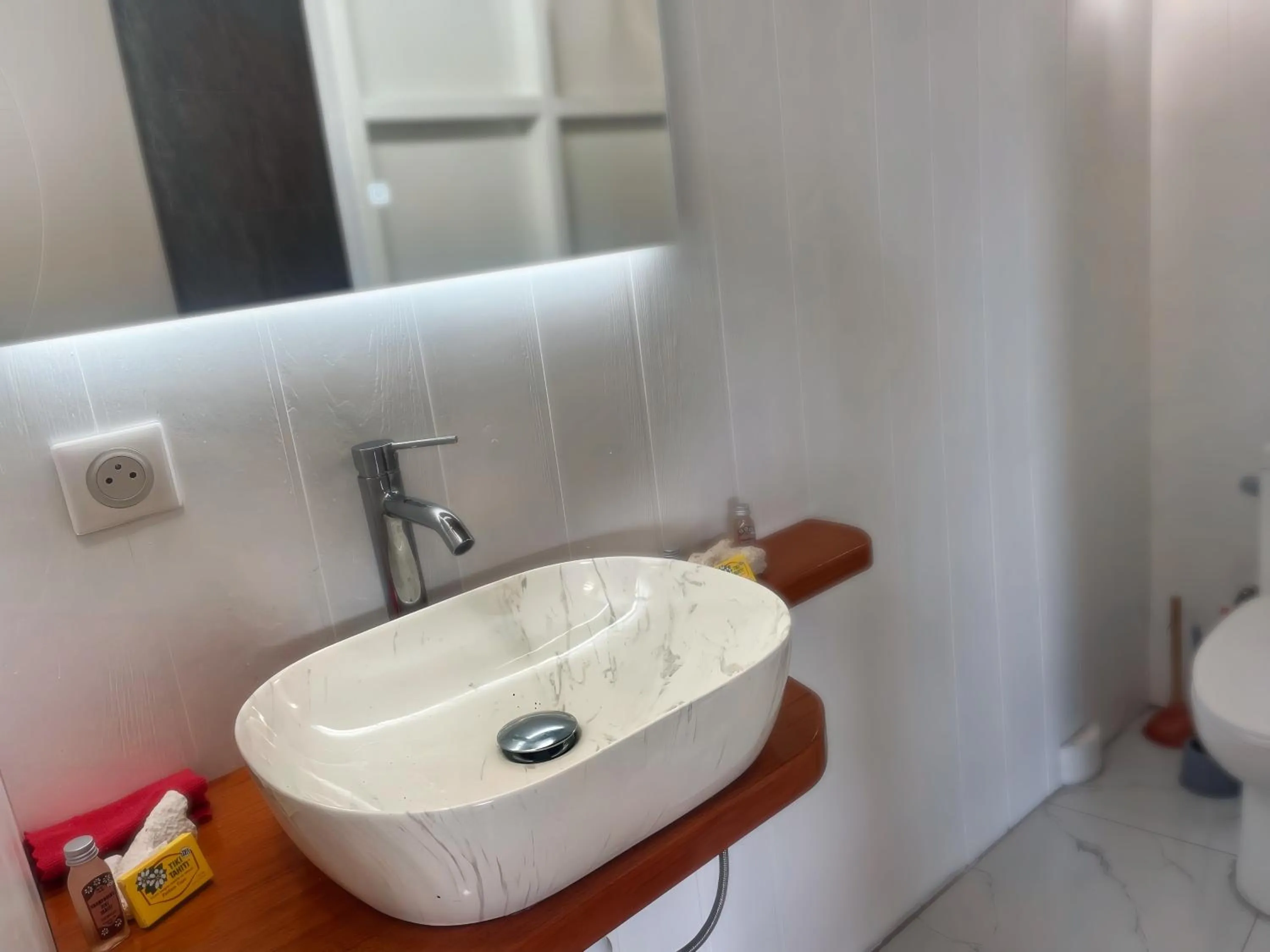 Bathroom in Fare Oviri Lodge