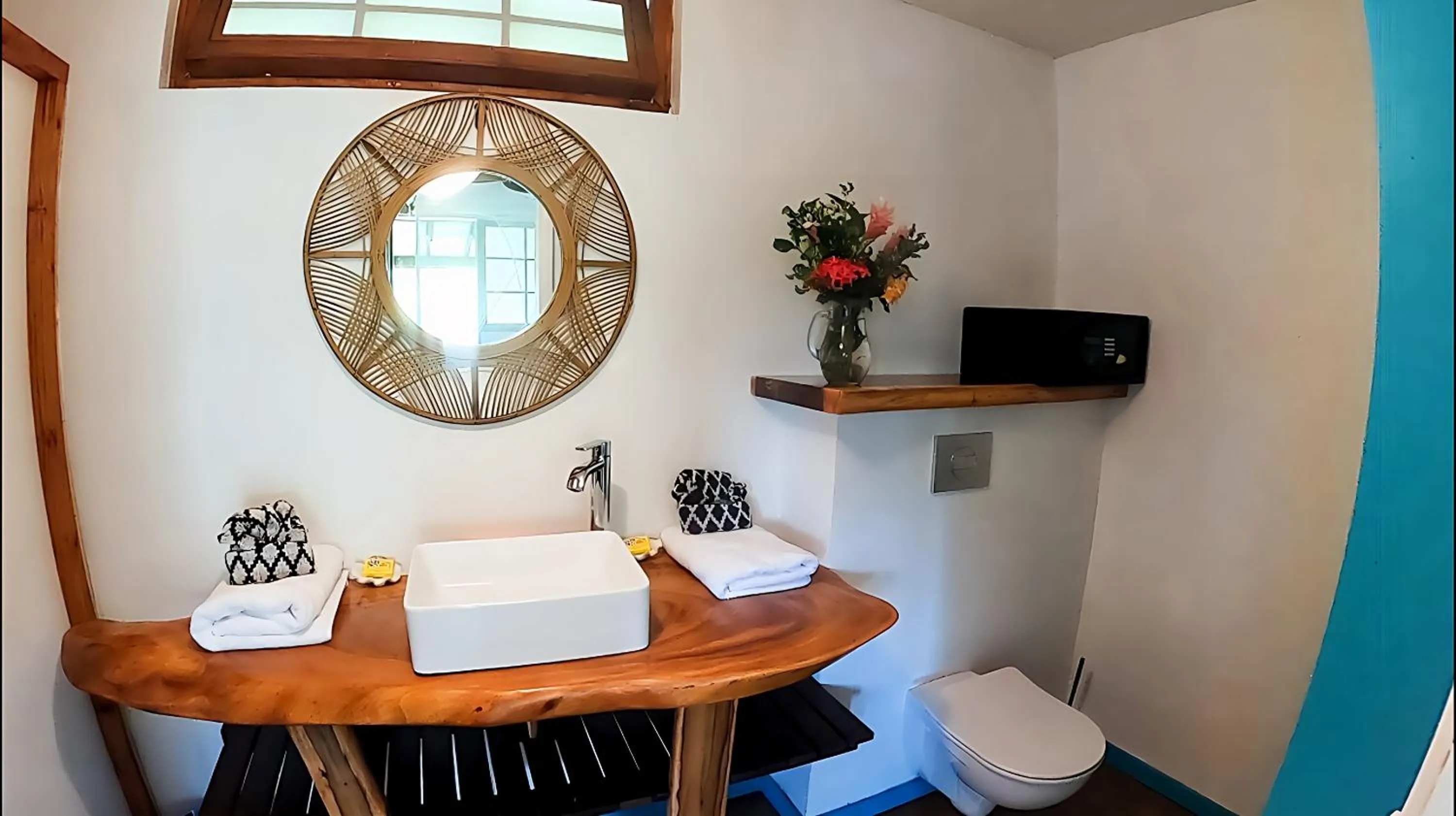 Bathroom in Fare Oviri Lodge