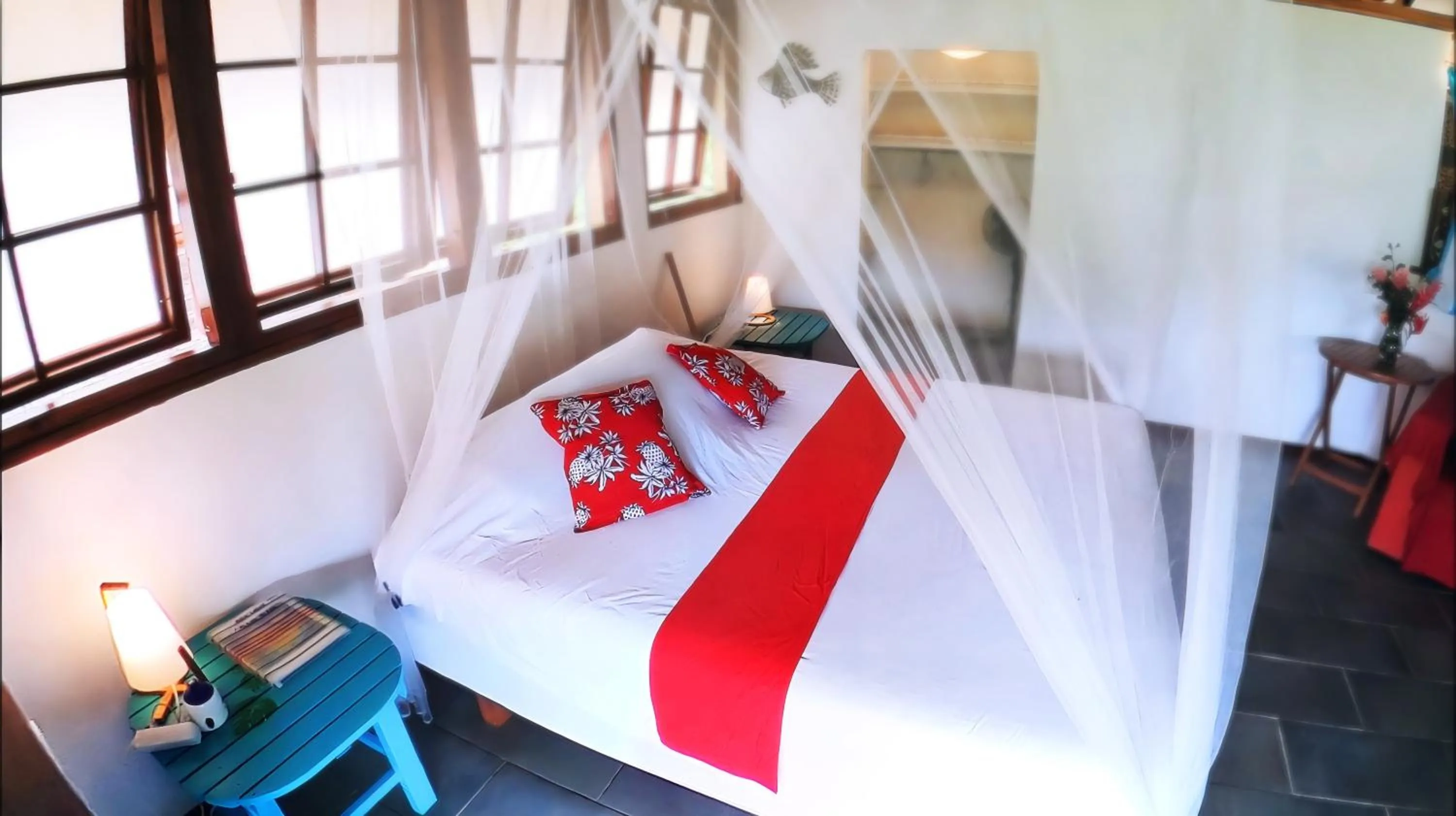 Bed in Fare Oviri Lodge