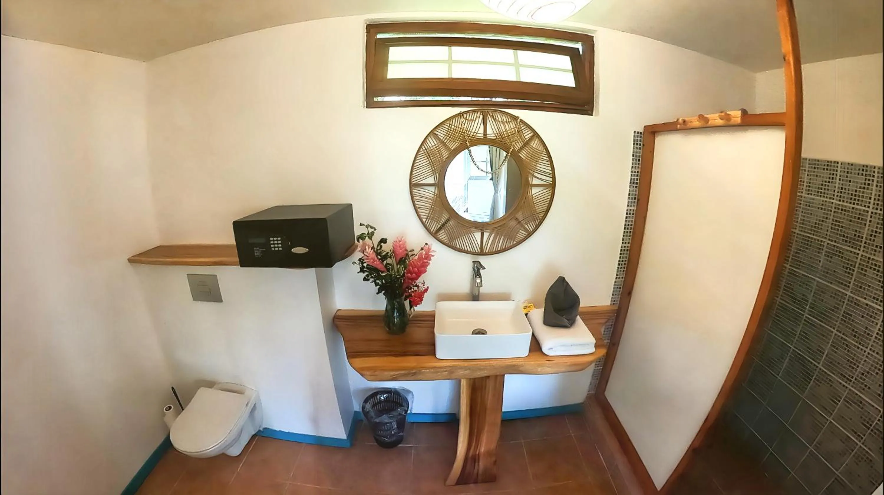 Bathroom in Fare Oviri Lodge