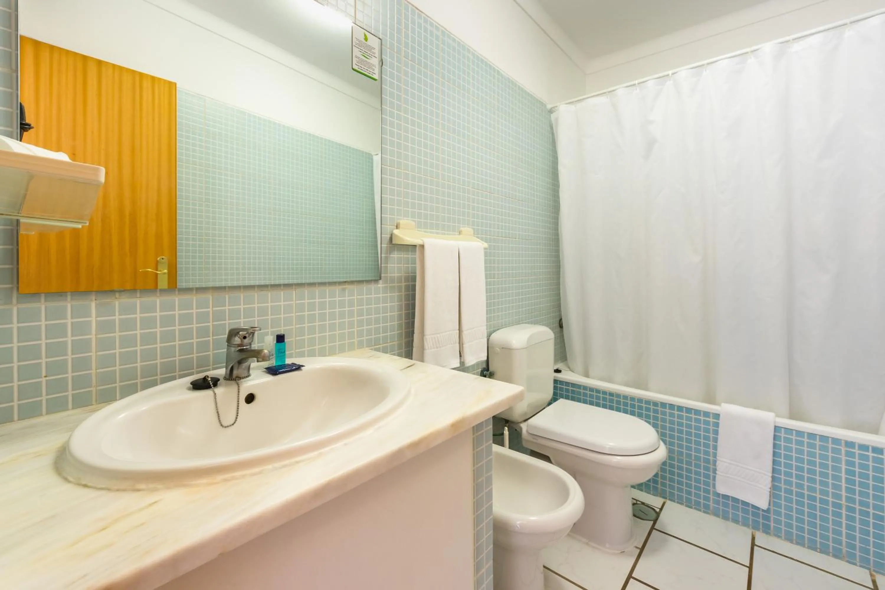 Shower in Club Ouratlantico