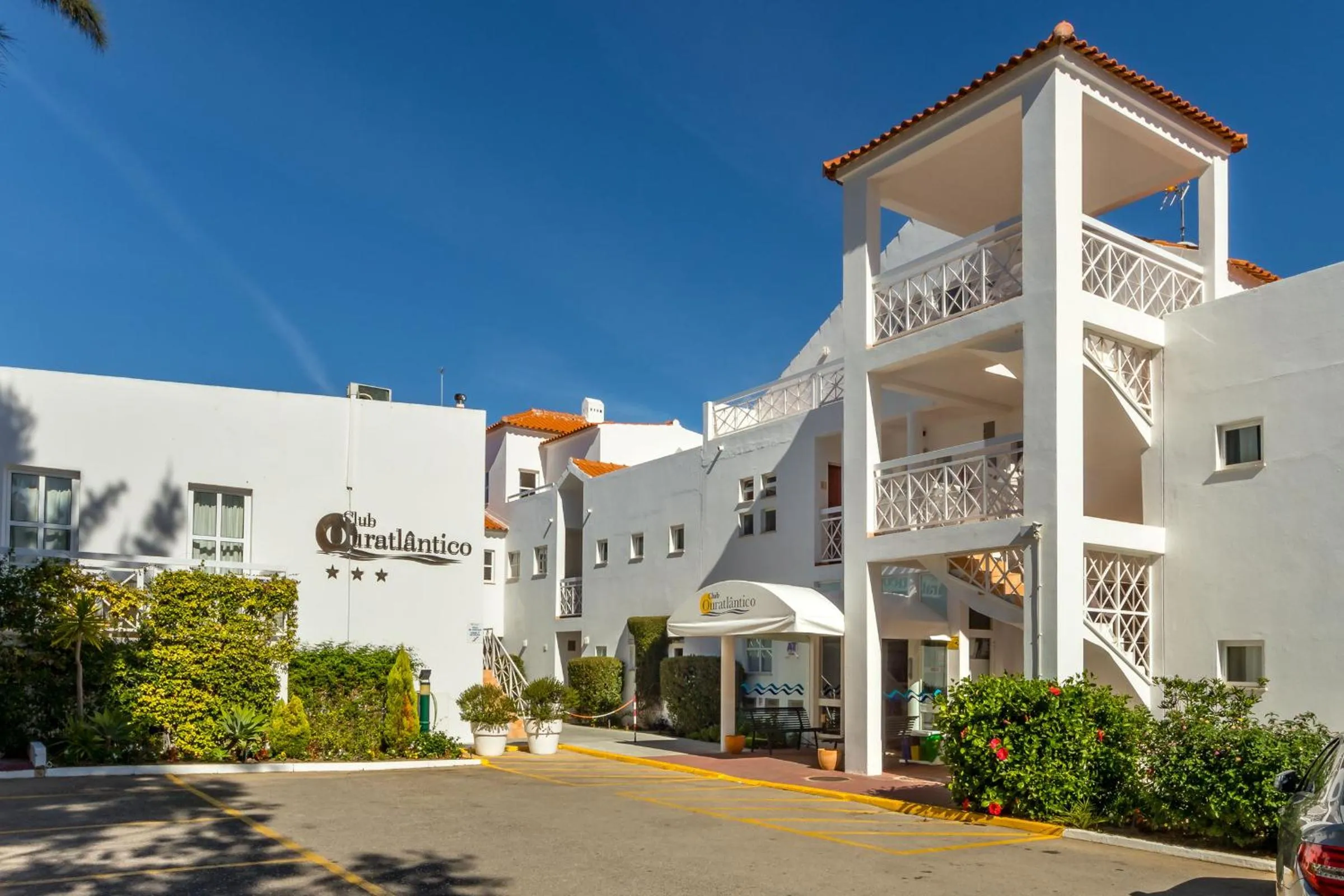 Property building in Club Ouratlantico