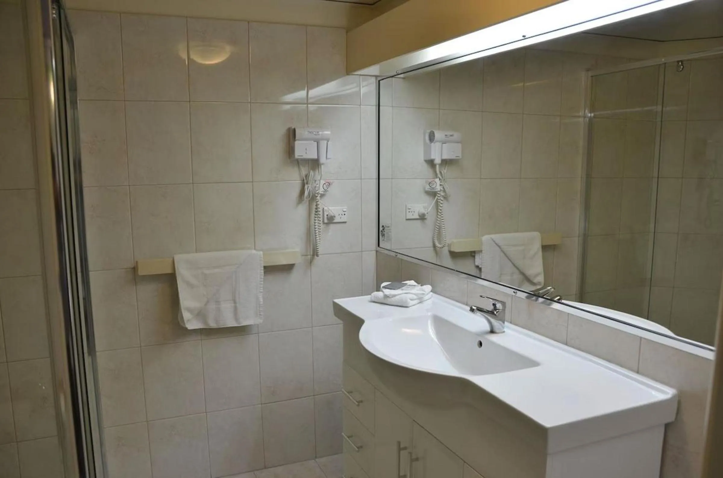 Bathroom in Hunts Hotel Liverpool