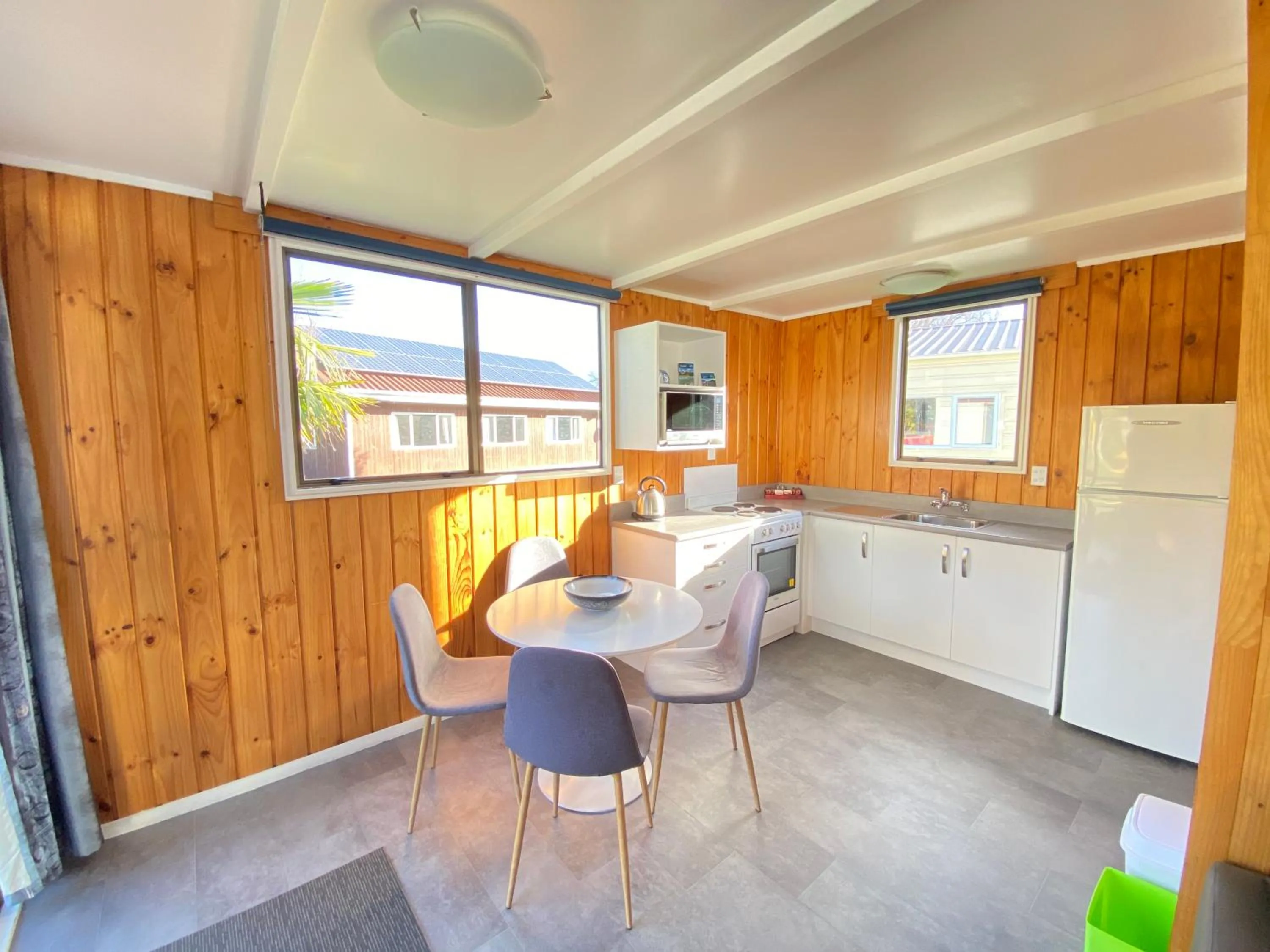 Kitchen or kitchenette in Whanganui River Top 10 Holiday Park