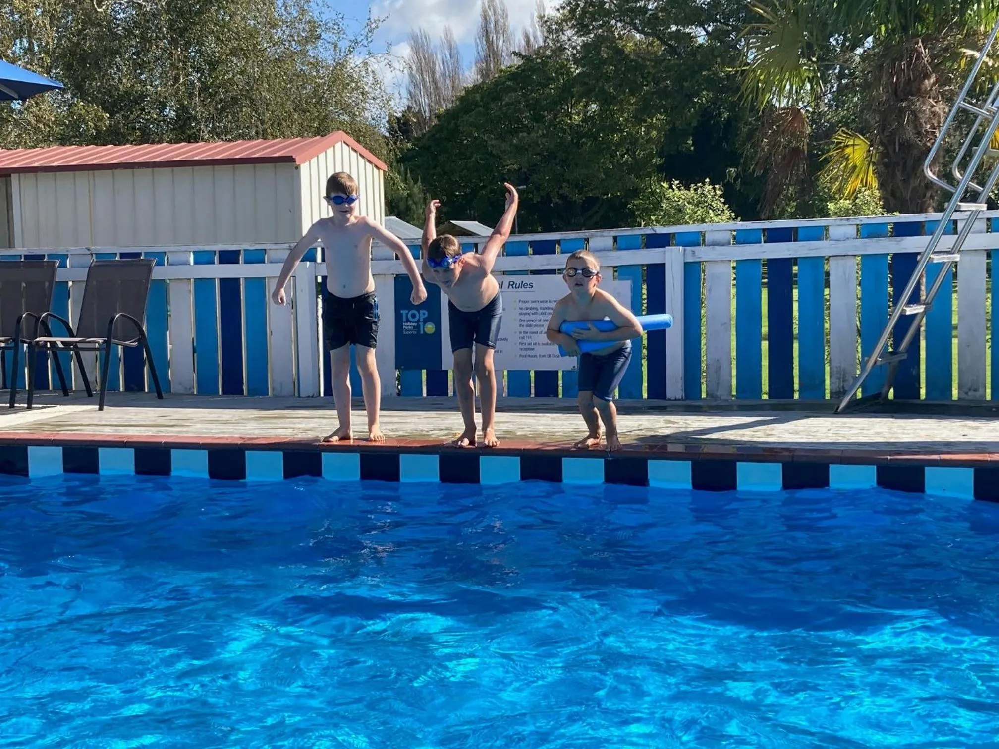 Swimming pool in Whanganui River Top 10 Holiday Park