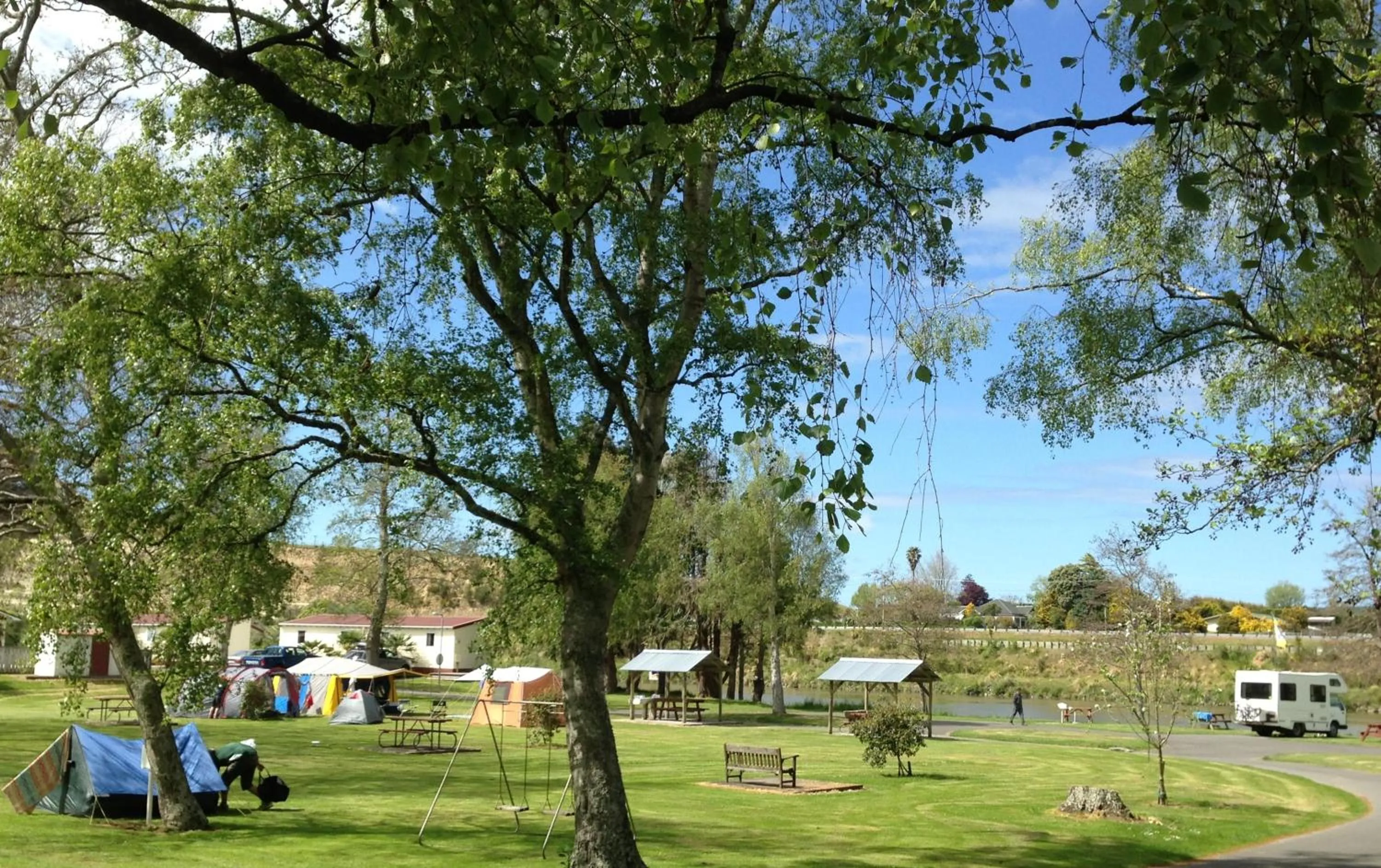 Garden view in Whanganui River Top 10 Holiday Park