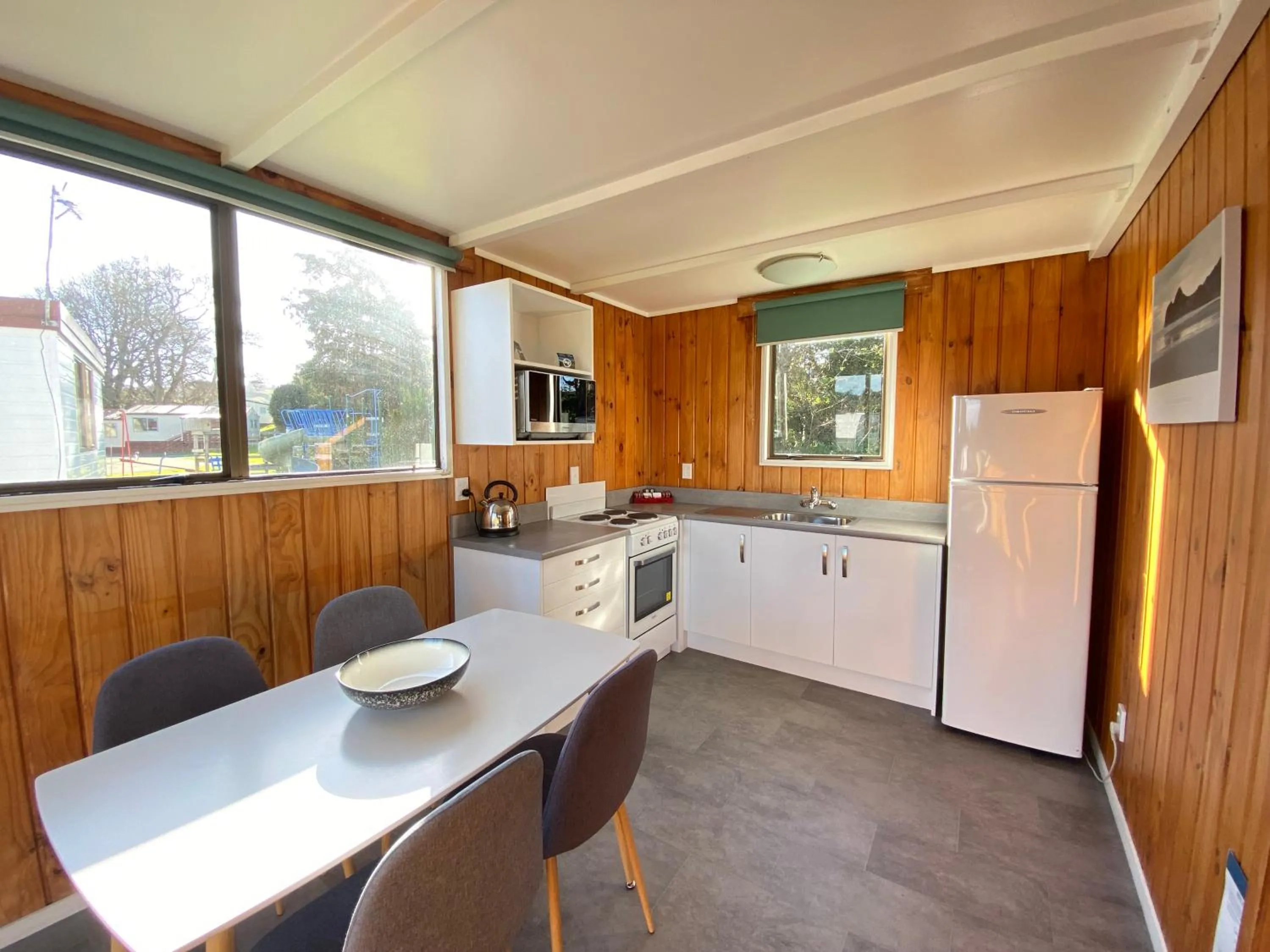 Kitchen or kitchenette in Whanganui River Top 10 Holiday Park