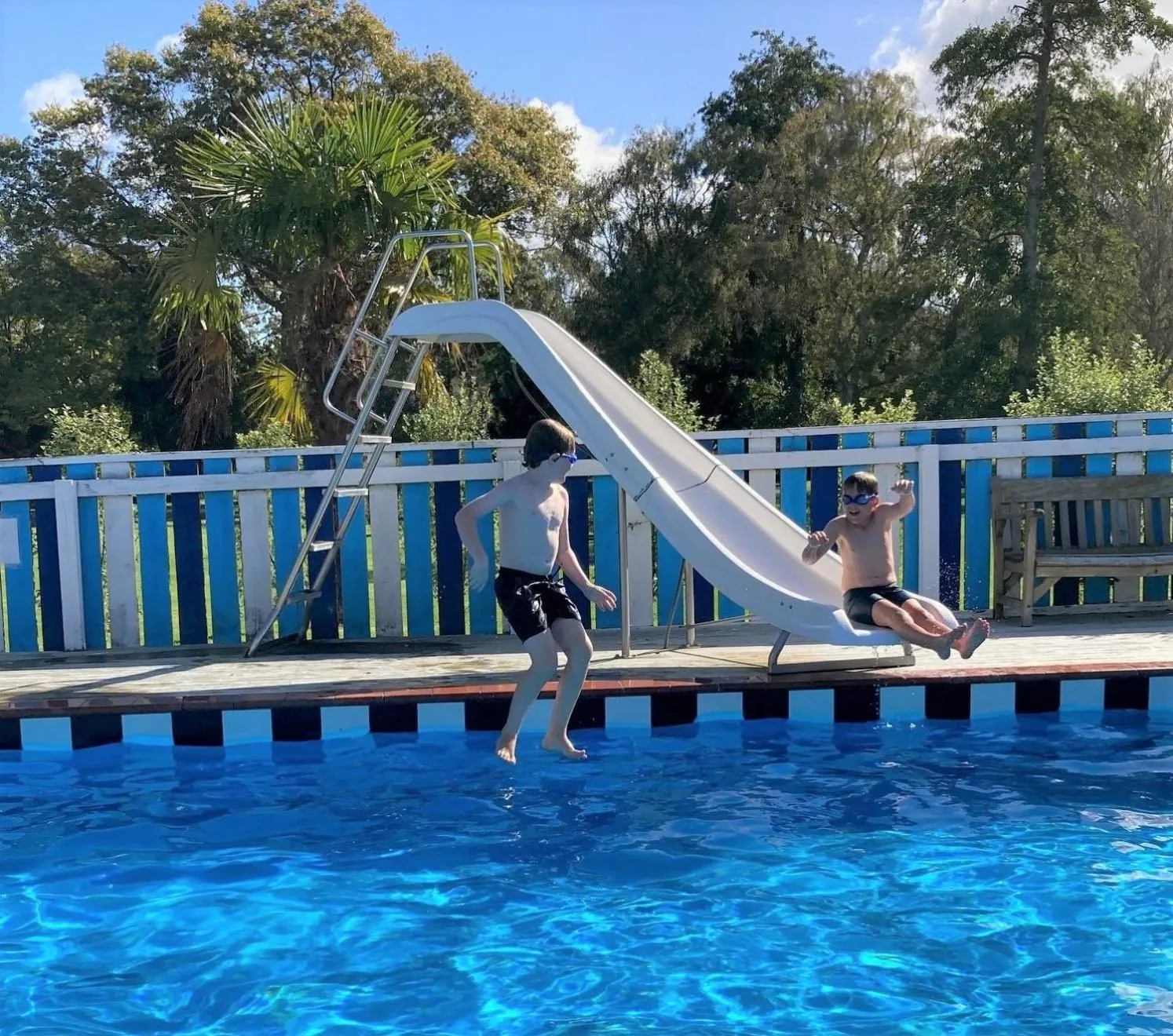 Swimming pool in Whanganui River Top 10 Holiday Park