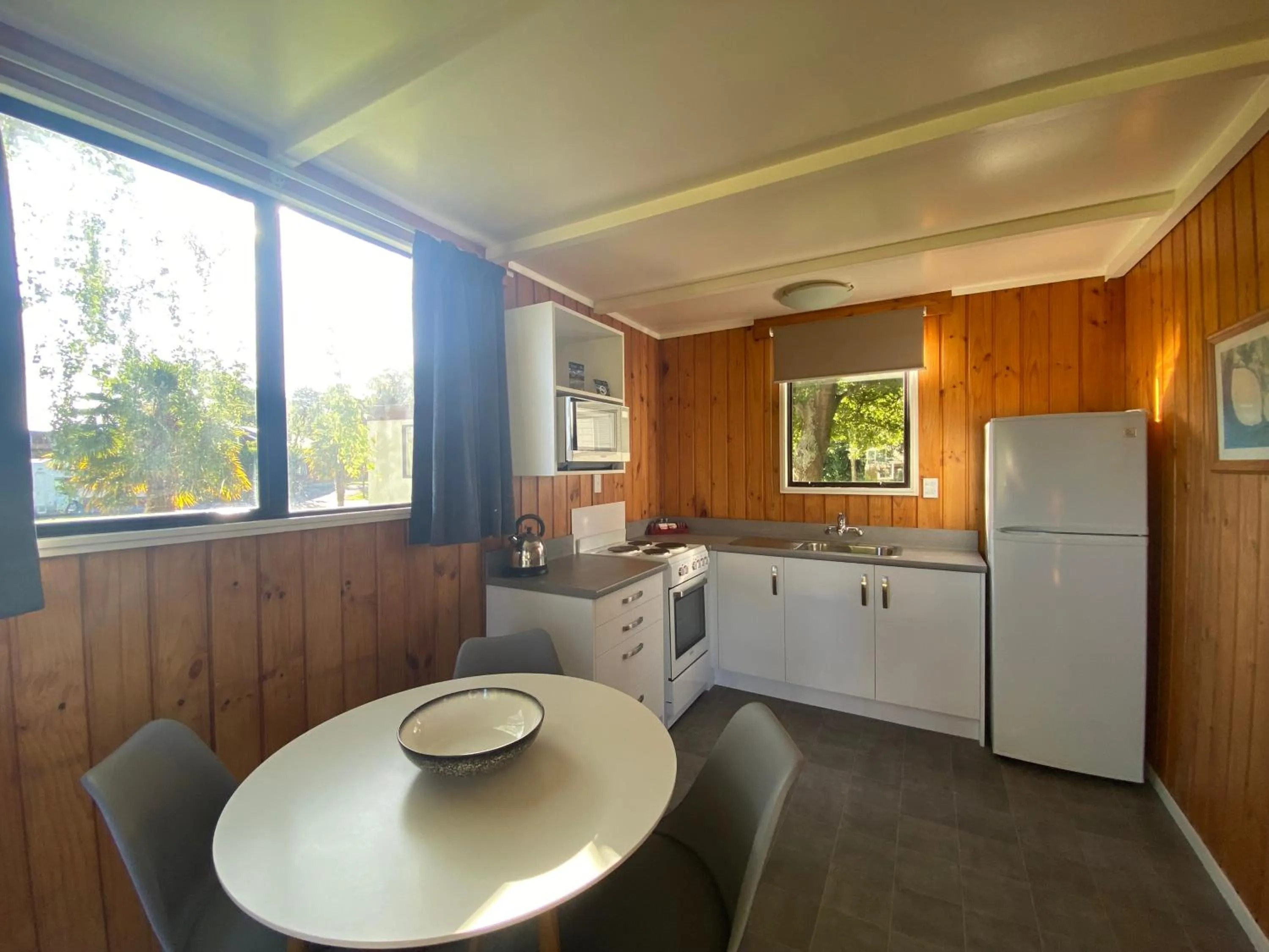 Dining area in Whanganui River Top 10 Holiday Park