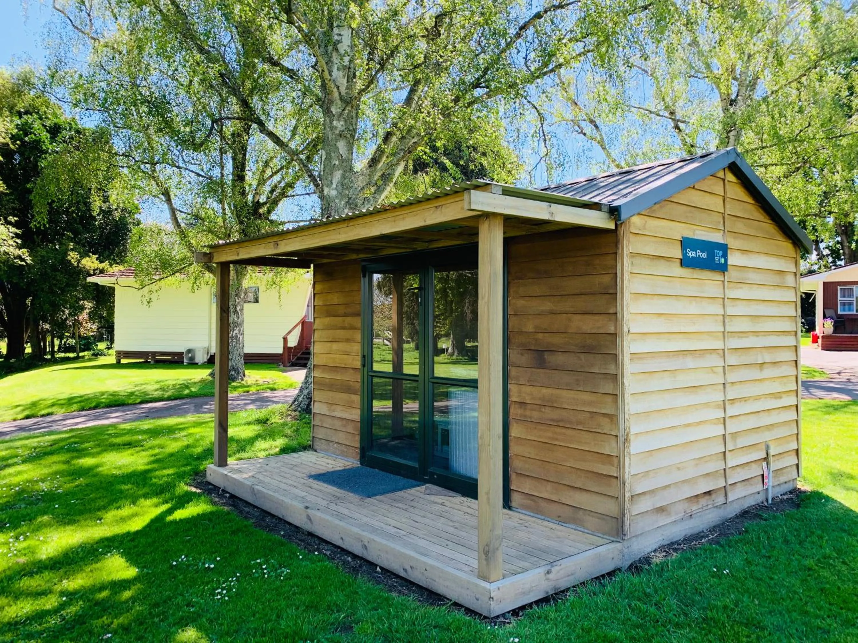 Hot Tub in Whanganui River Top 10 Holiday Park