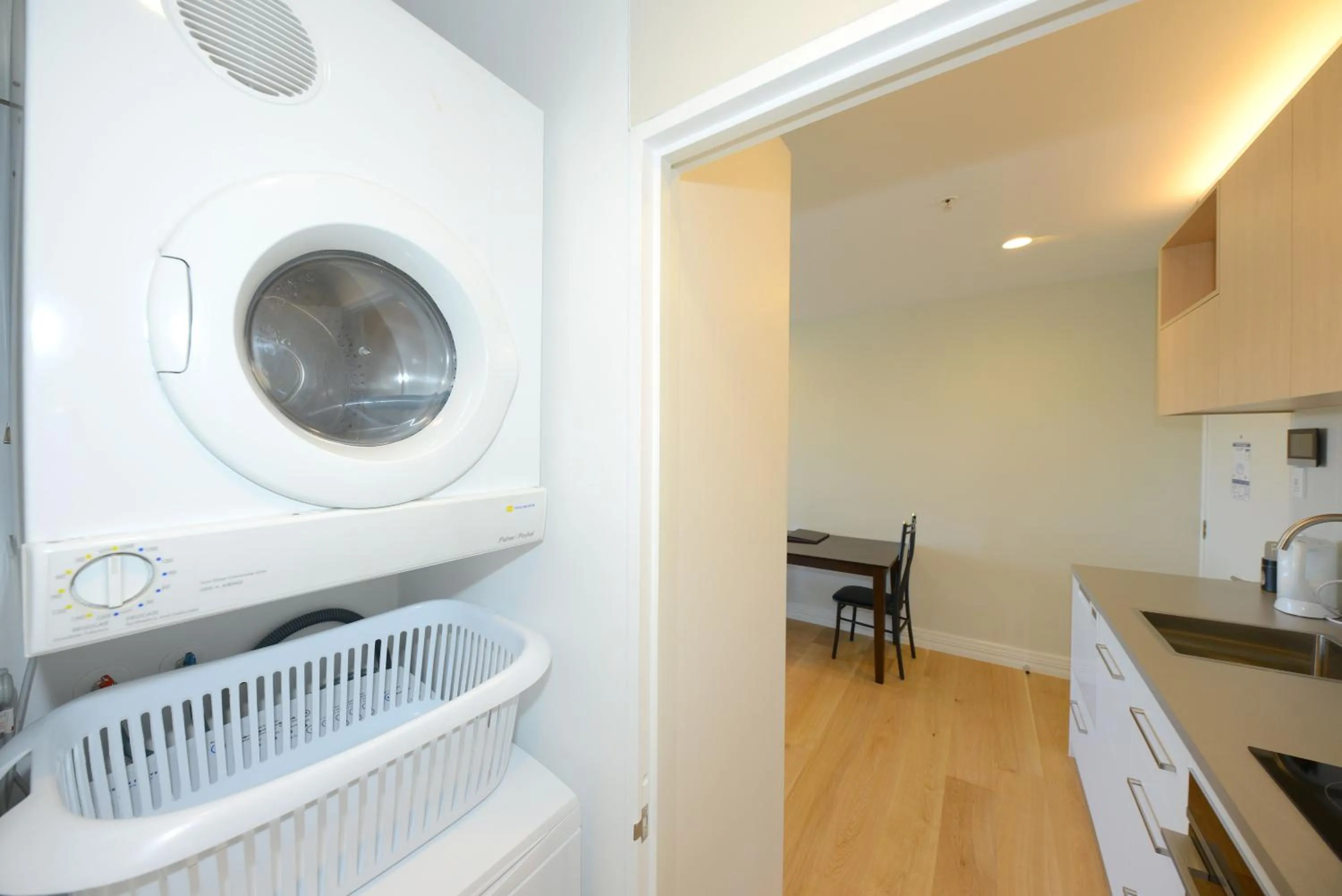 washing machine in West Fitzroy Apartments