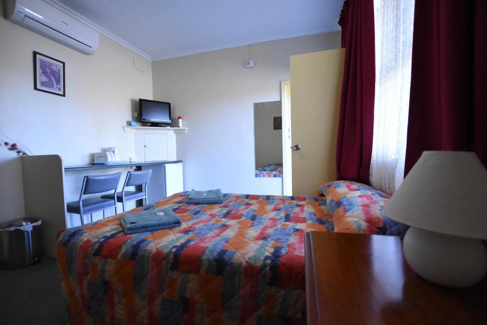 Photo of the whole room, Bed in Murray Bridge Motor Inn
