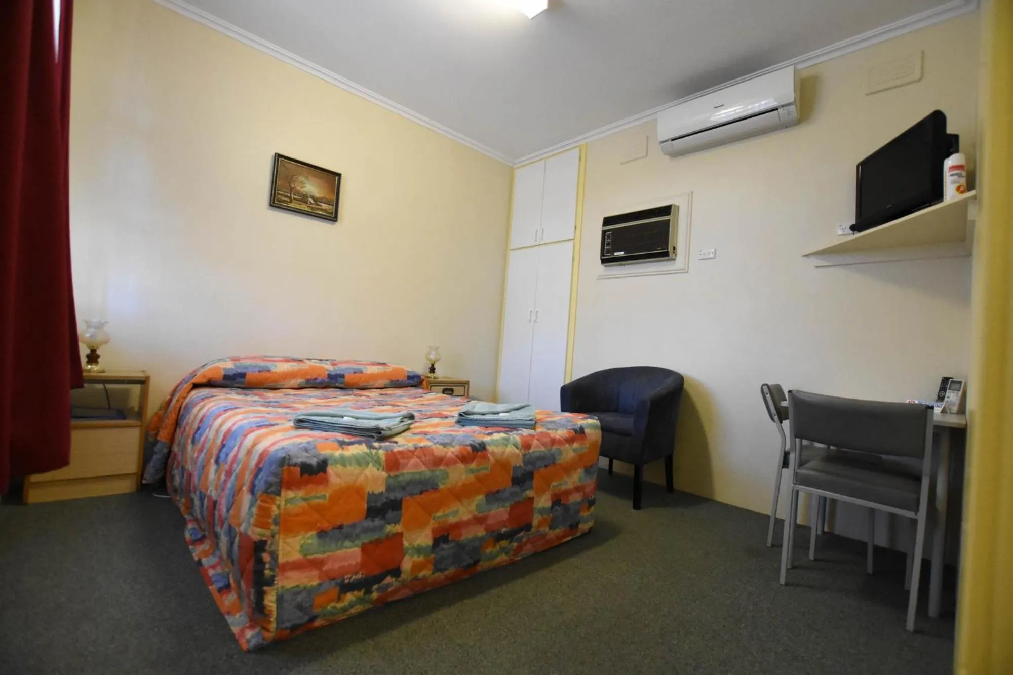 Bedroom, Bed in Murray Bridge Motor Inn
