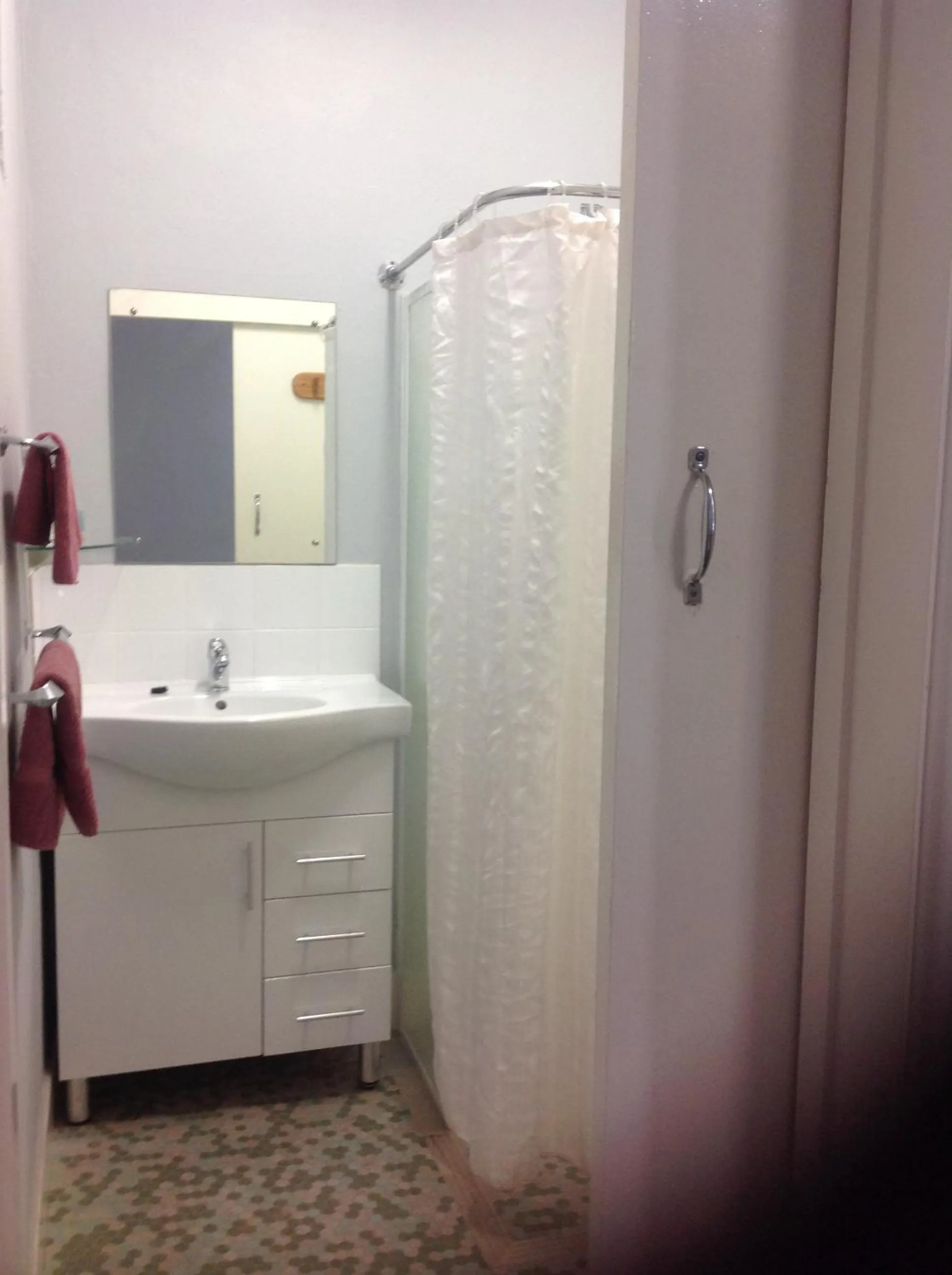 Bathroom in Murray Bridge Motor Inn
