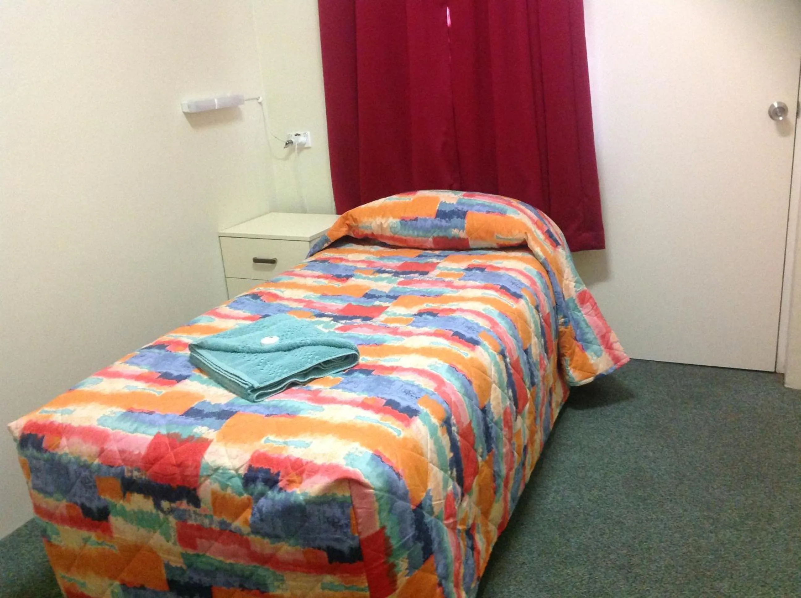 Bed in Murray Bridge Motor Inn