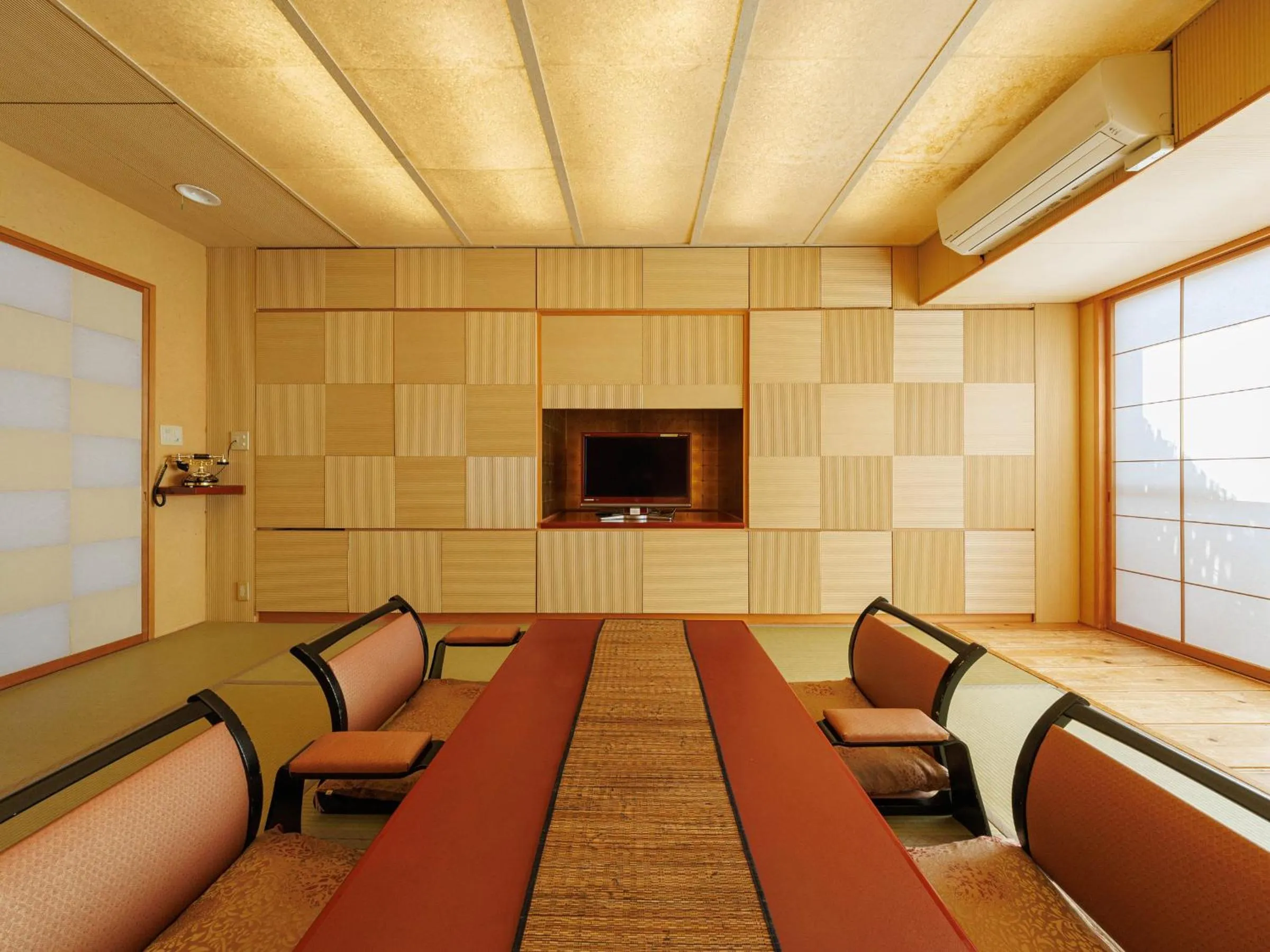 Living room in Oiwakeya Ryokan