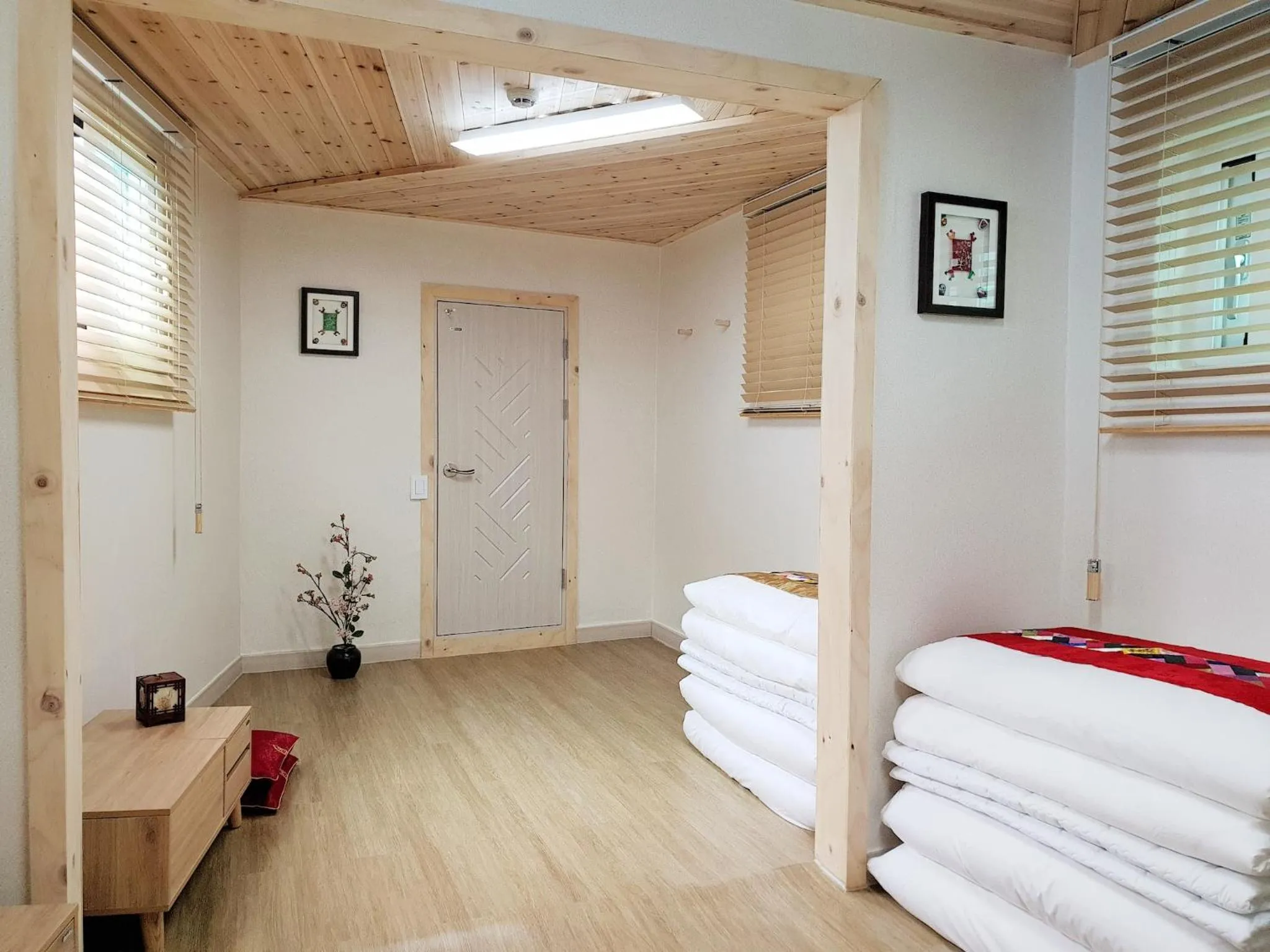 Photo of the whole room, Bed in Dal Garam Guesthouse - 외국인 전용