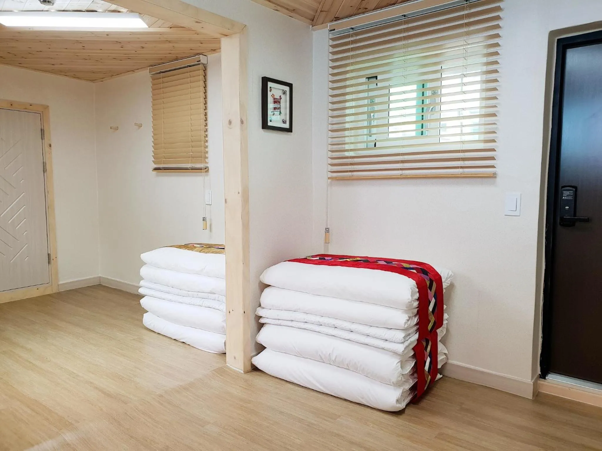 Photo of the whole room, Bed in Dal Garam Guesthouse - 외국인 전용