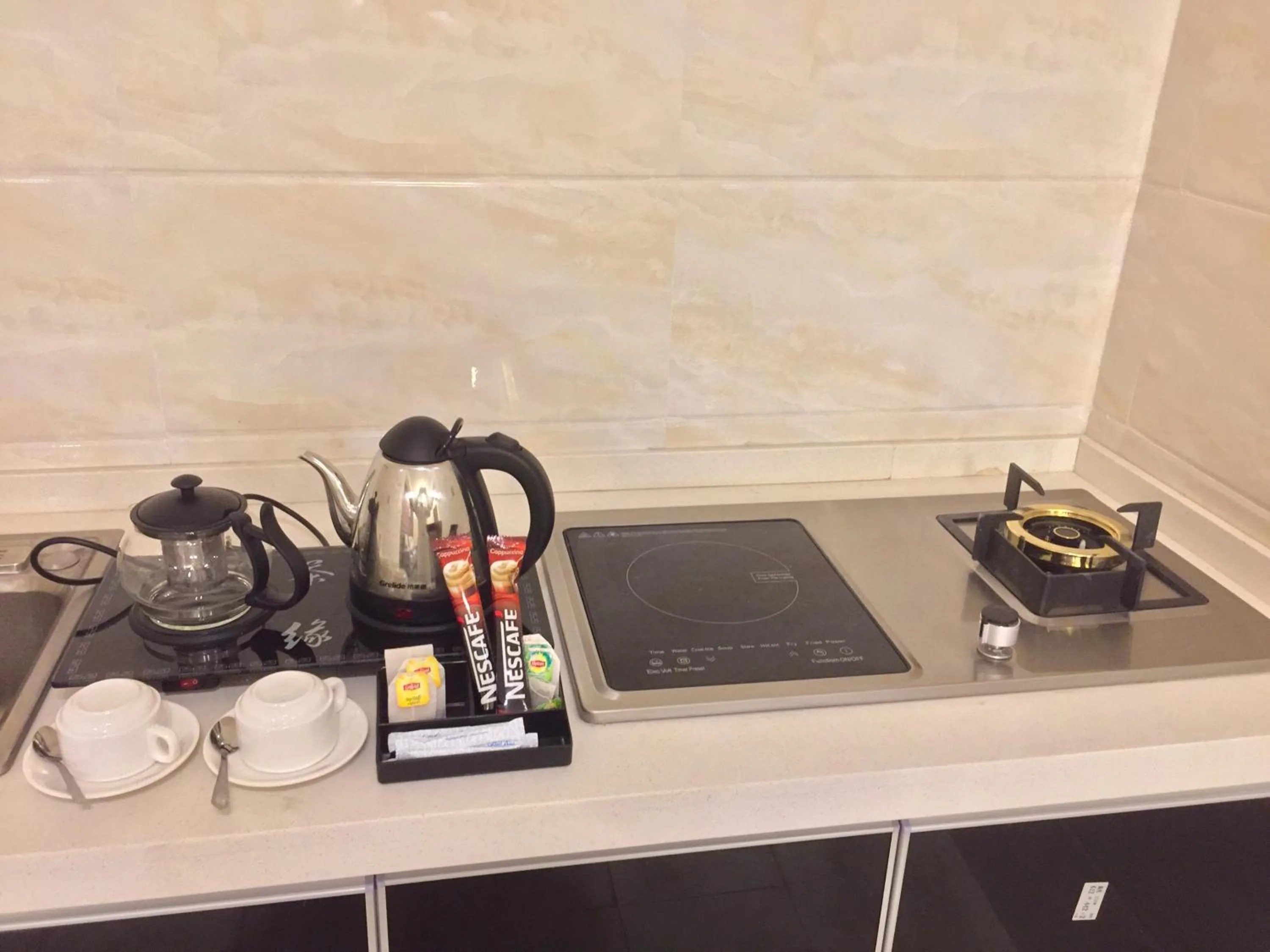 Kitchen or kitchenette in Aral Hotel Apartments