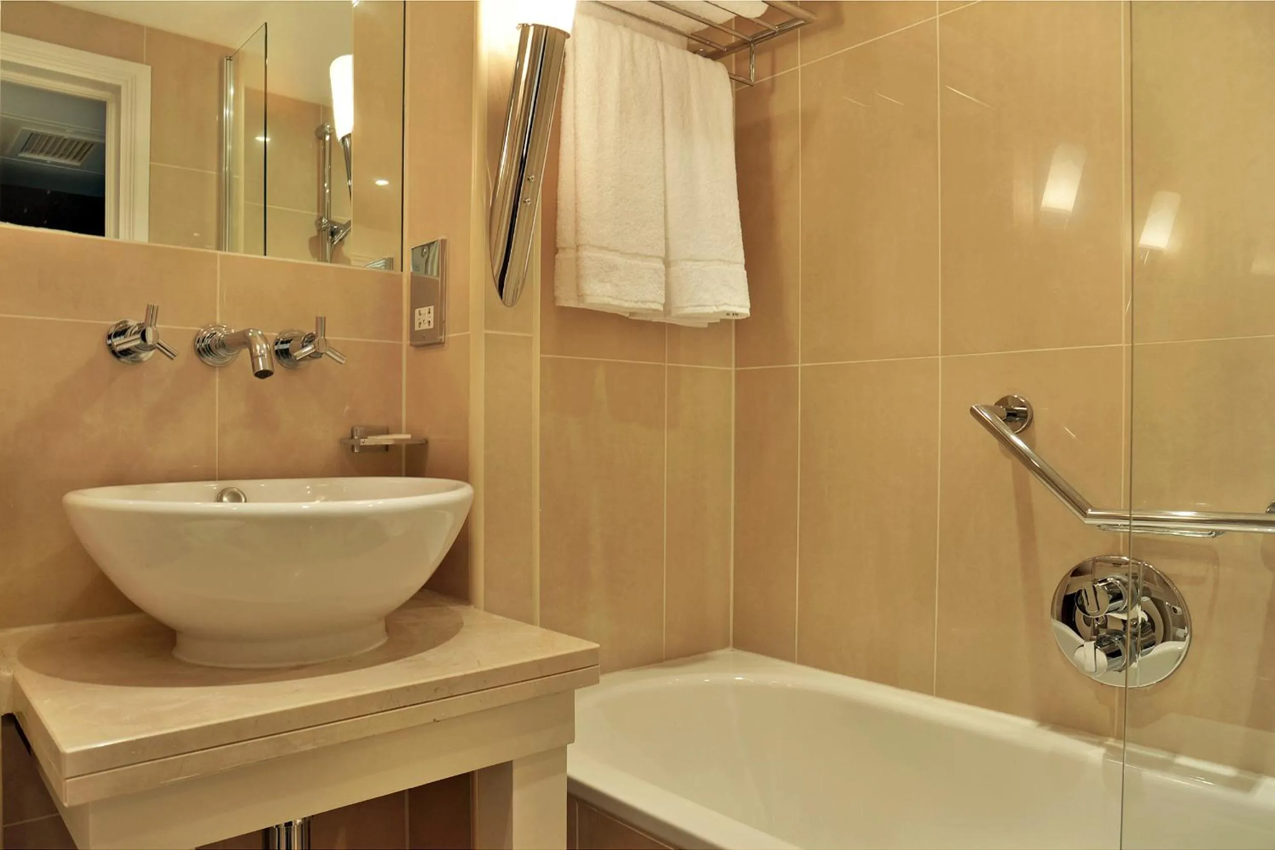 Bathroom in Park Grand Heathrow