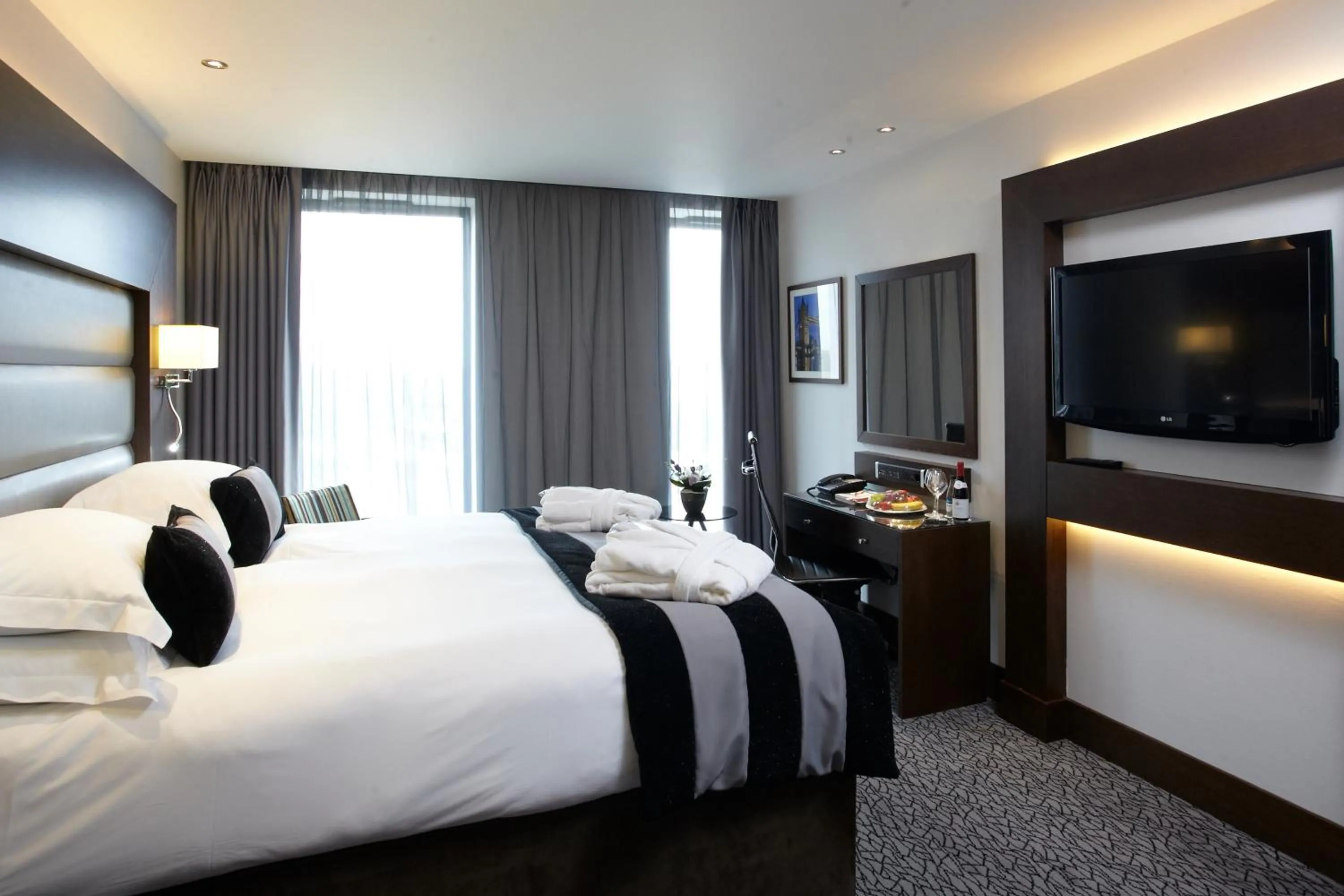 Bed in Park Grand Heathrow