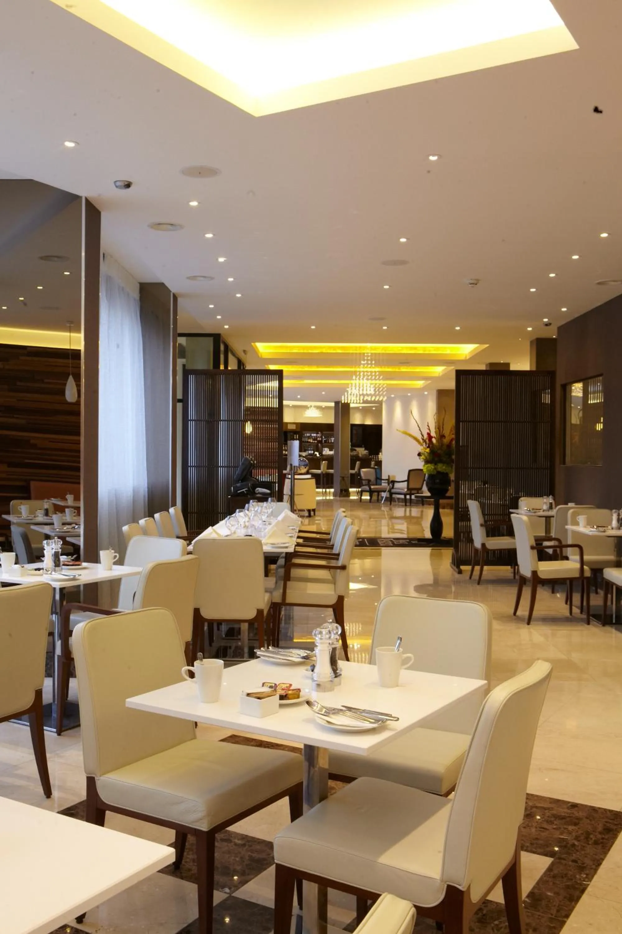 Restaurant/places to eat in Park Grand Heathrow