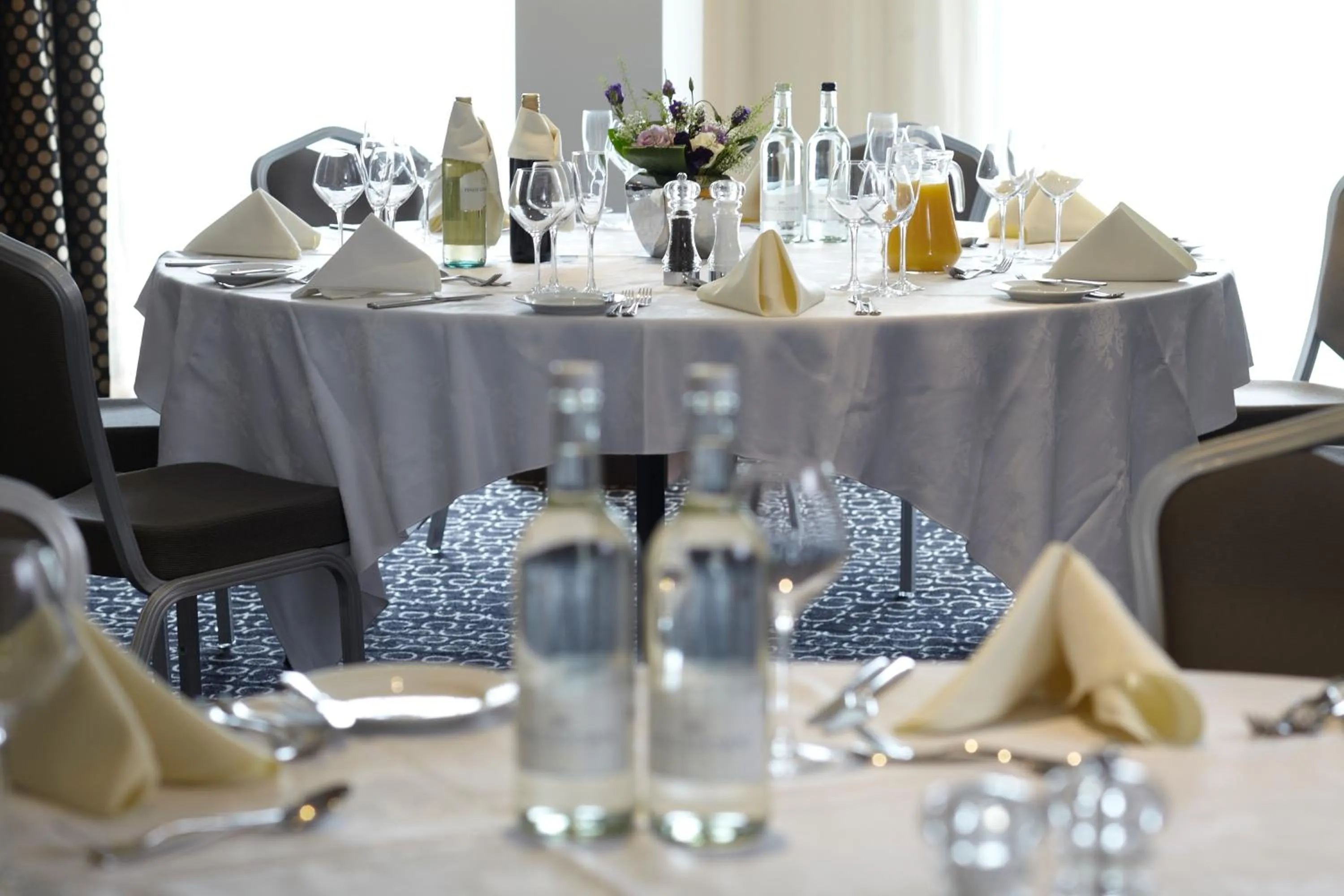 Restaurant/places to eat in Park Grand Heathrow