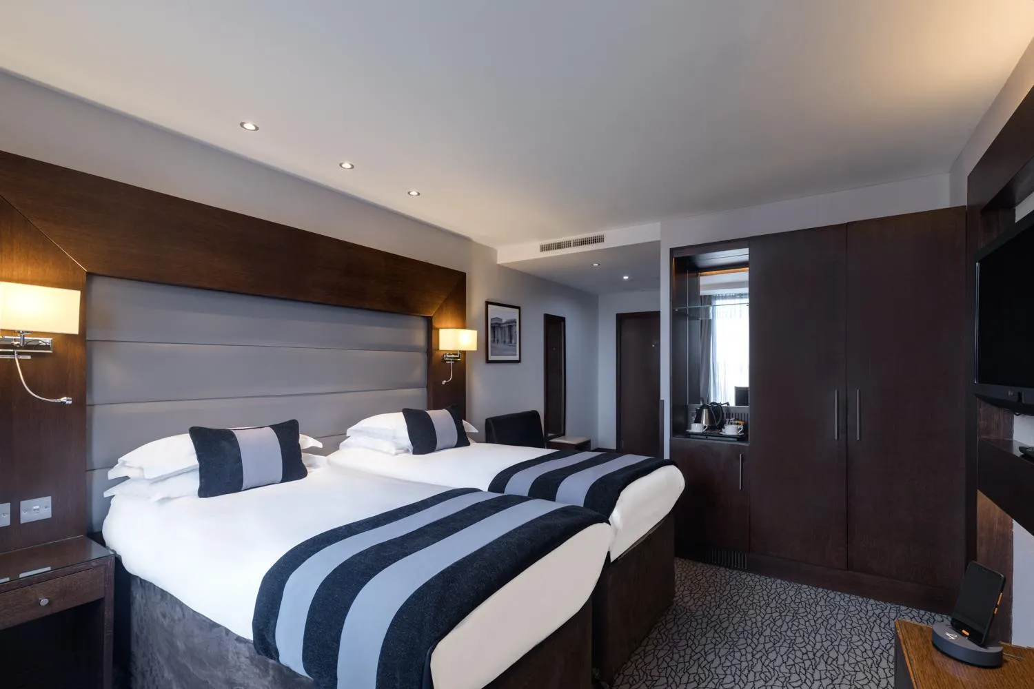 Bedroom, Bed in Park Grand Heathrow
