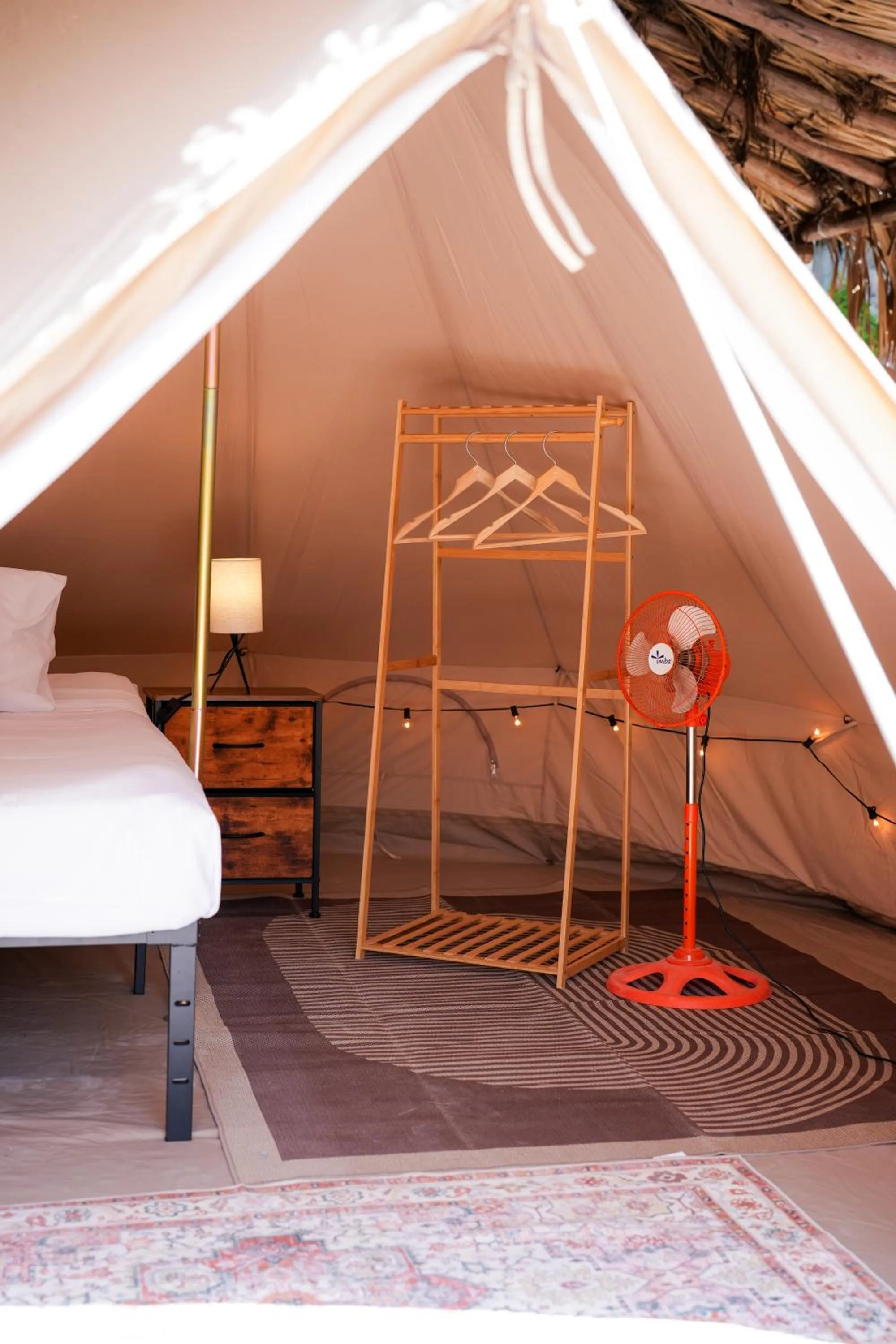 wardrobe, Bed in Mapache Hostel