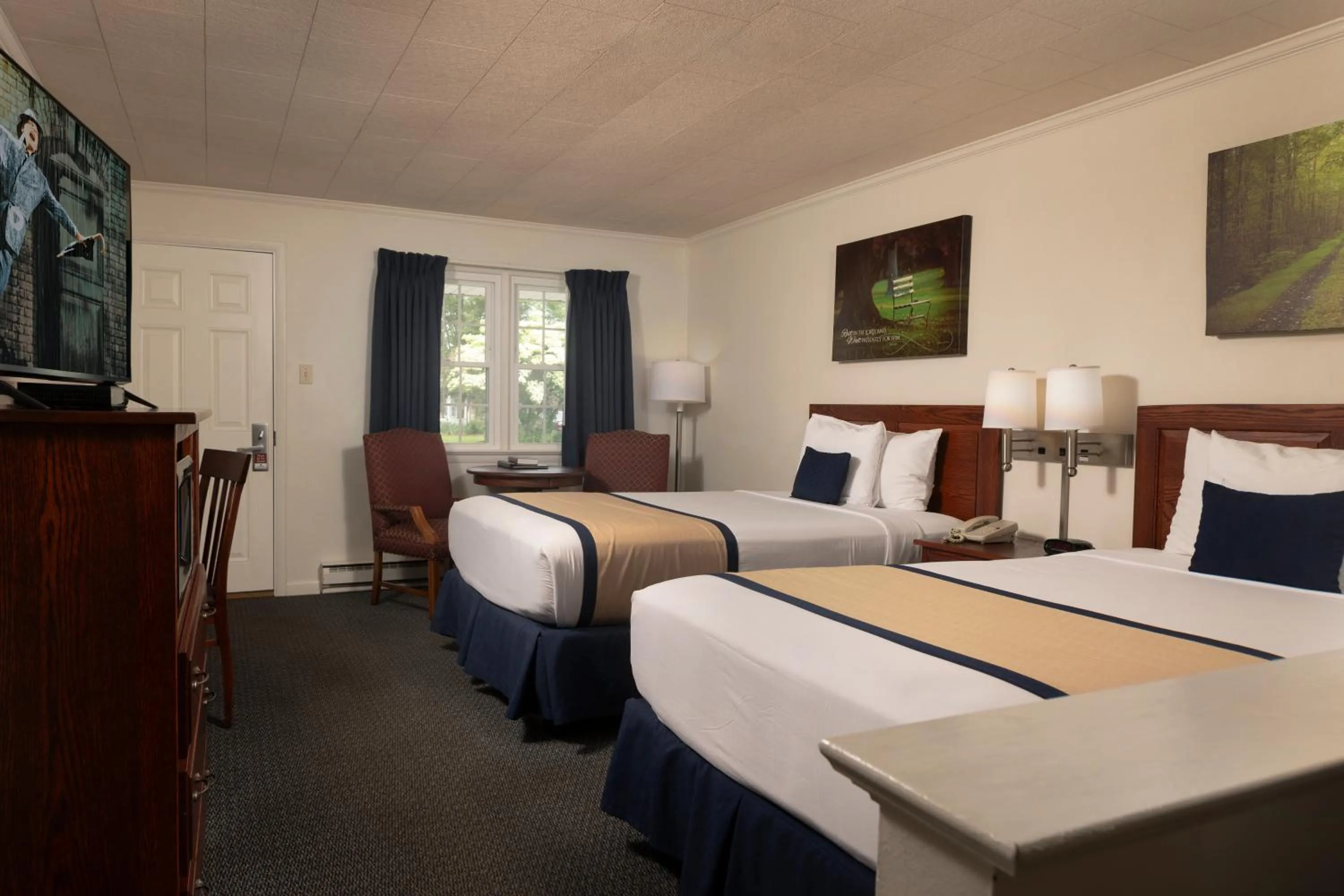 Bed in Travelers Rest Motel