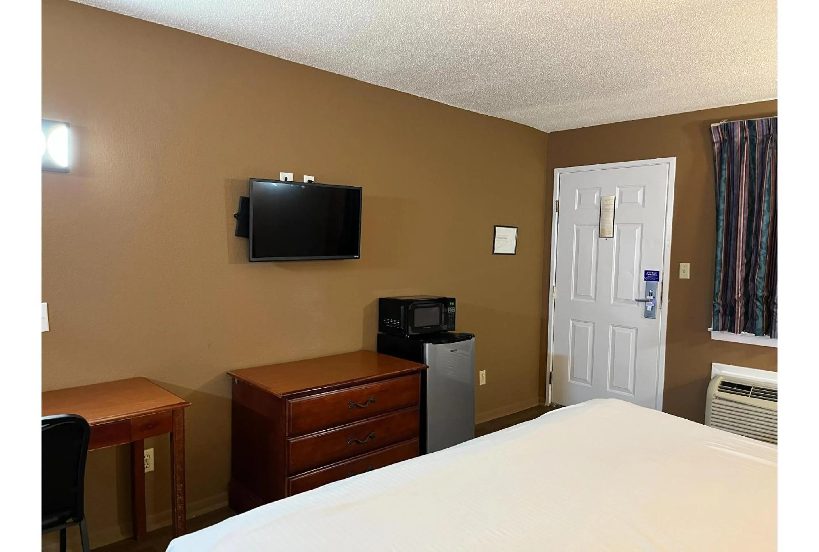 Bedroom, Bed in Motel 6 Millington TN