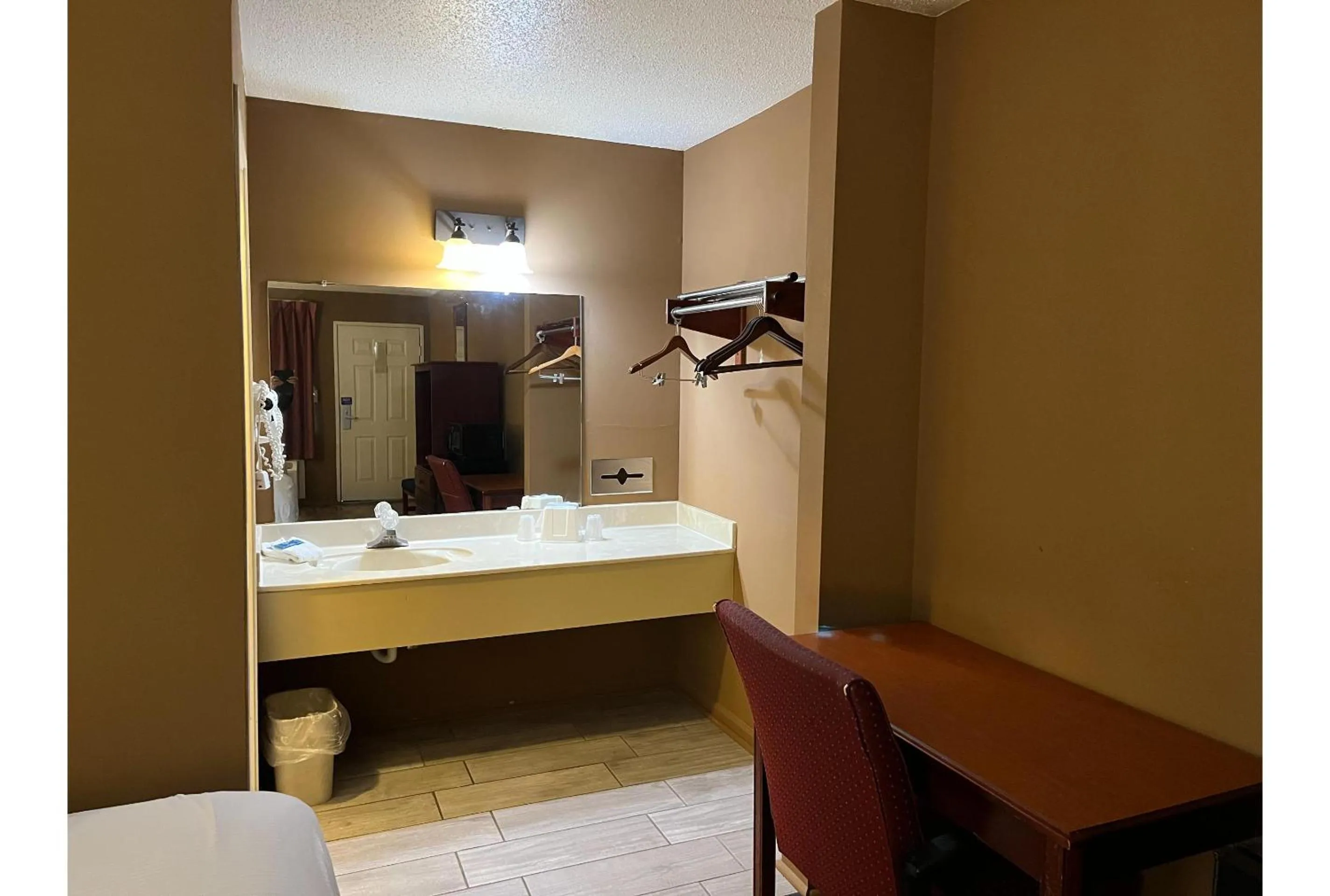 Bathroom in Motel 6 Millington TN