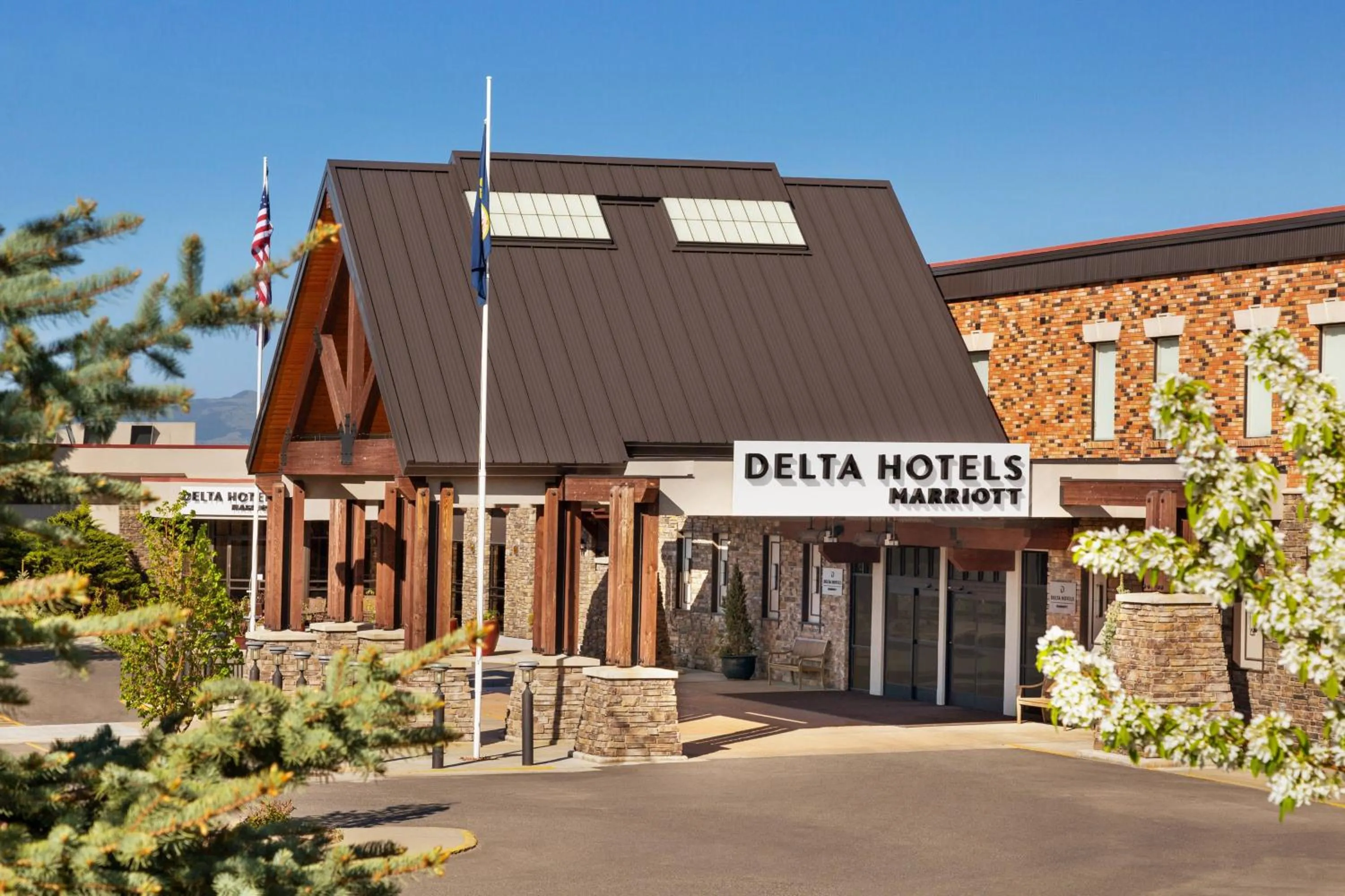 Property building in Delta Hotels by Marriott Helena Colonial