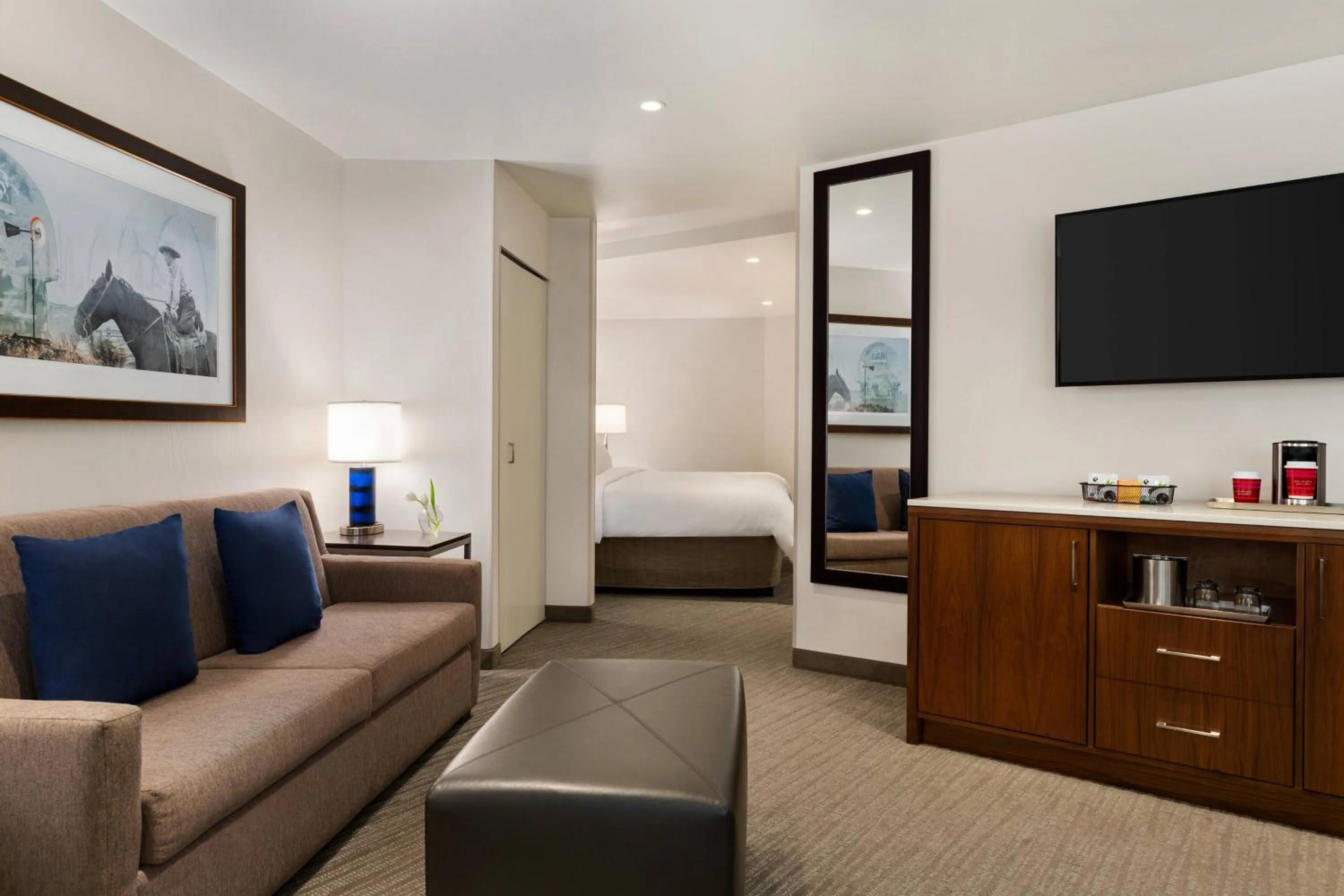 Living room in Delta Hotels by Marriott Helena Colonial