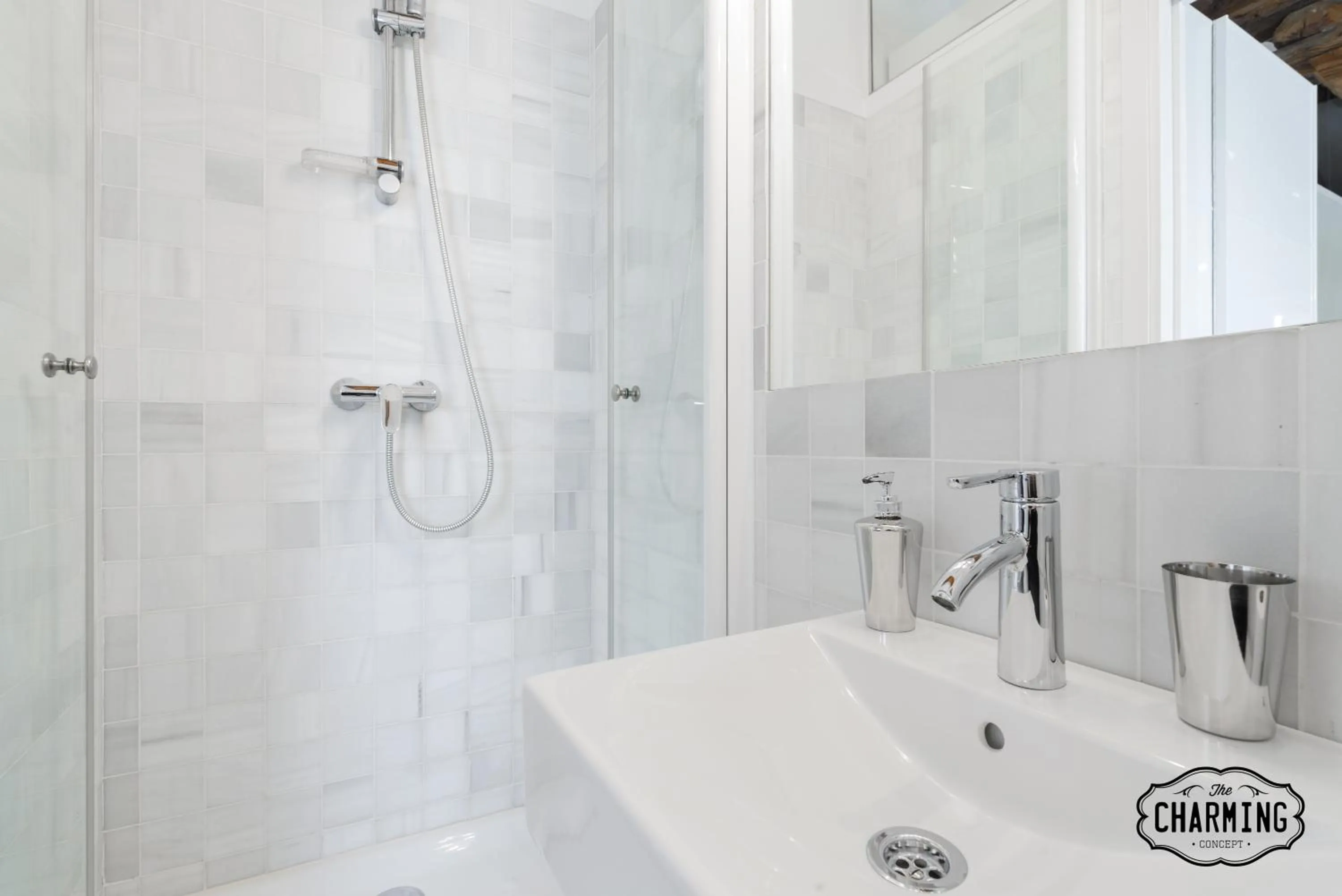 Shower in Charming Reina Sofía